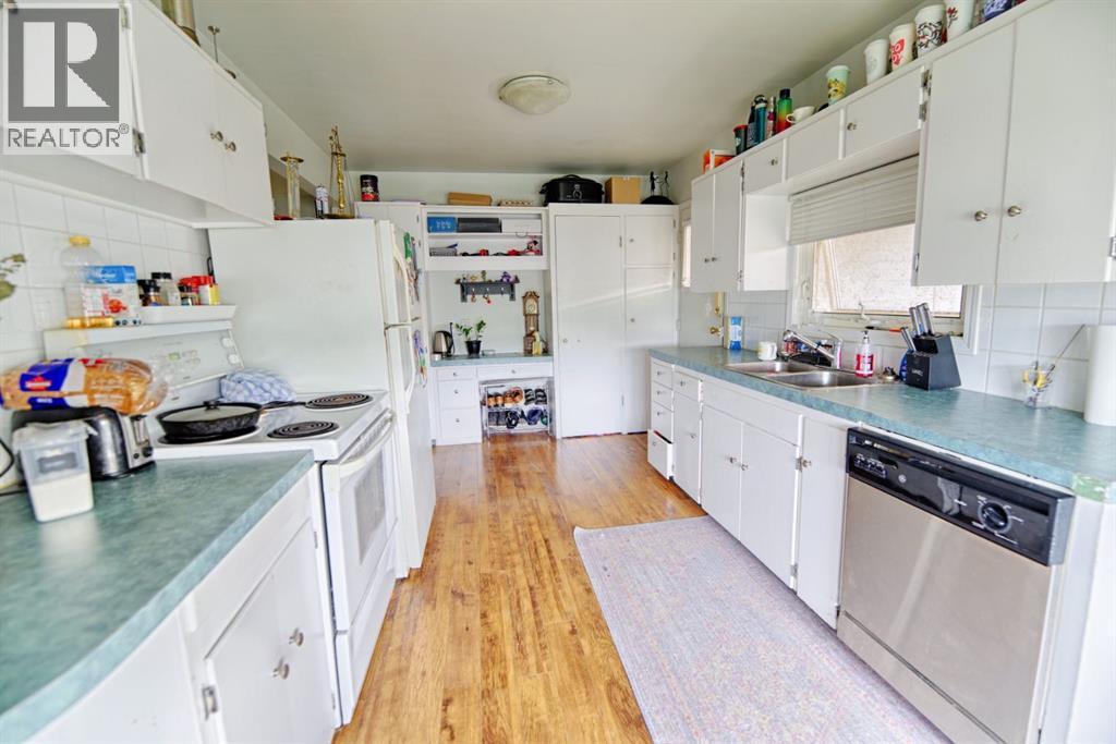 Property at 1141 Scenic Drive S image 5
