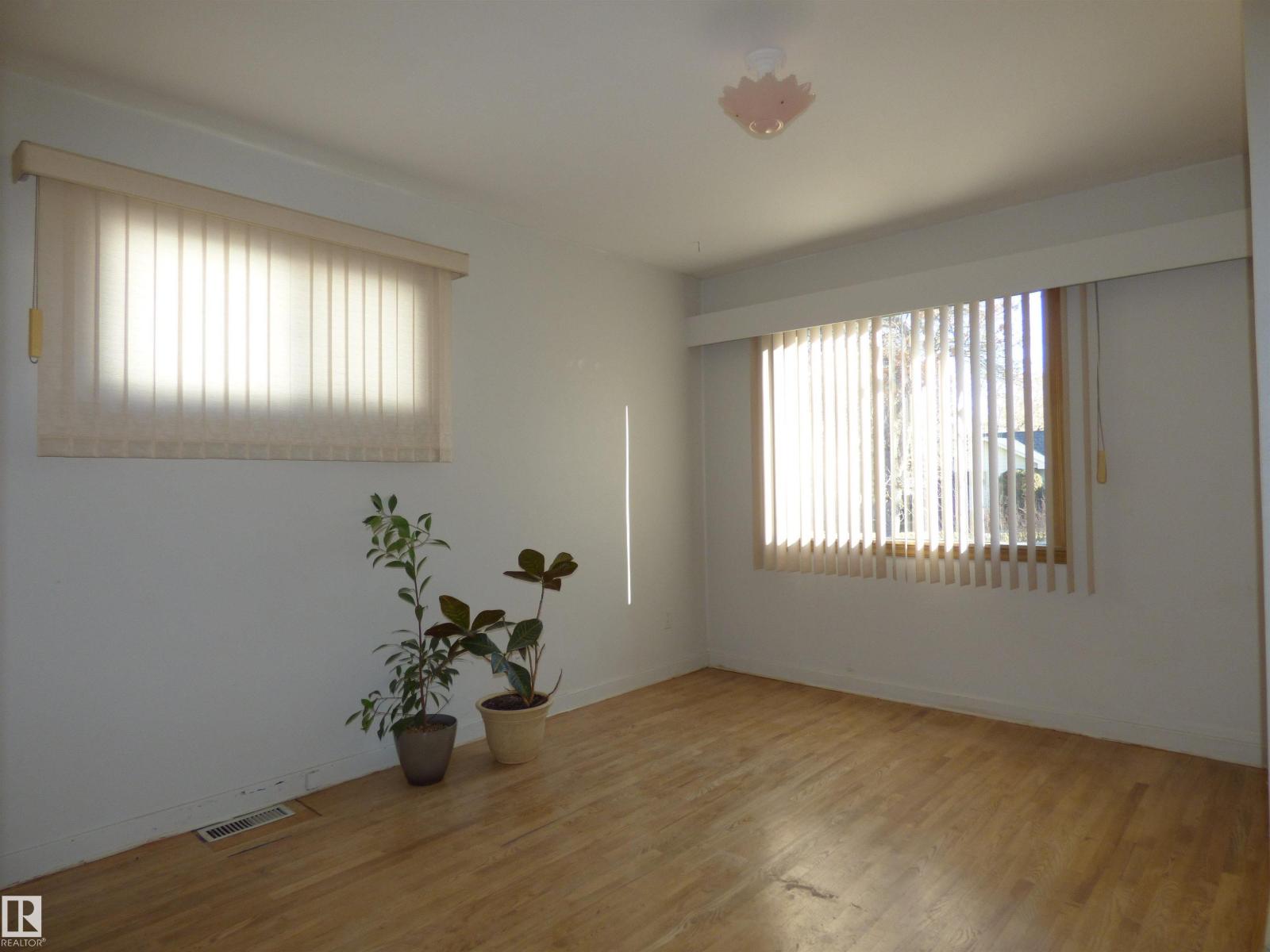 11206 104 St Nw, Edmonton, Alberta  T5G 2K5 - Photo 3 - E4455716