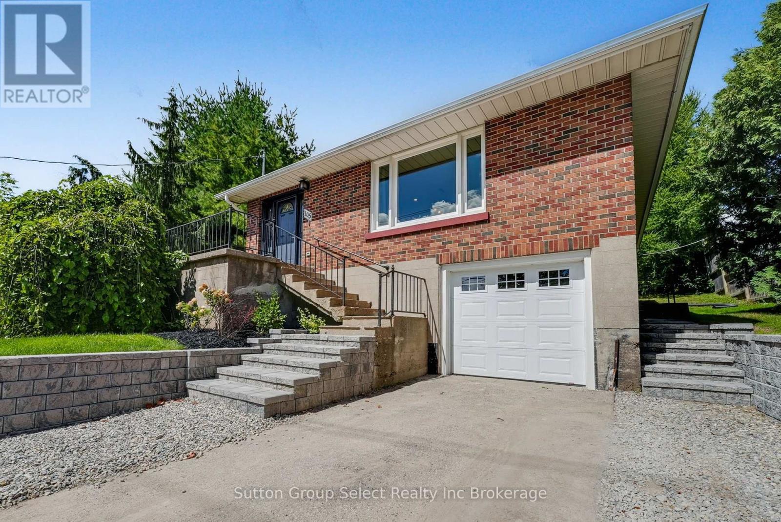 105 King Street E, Ingersoll, Ontario  N5C 1G8 - Photo 1 - X12375822
