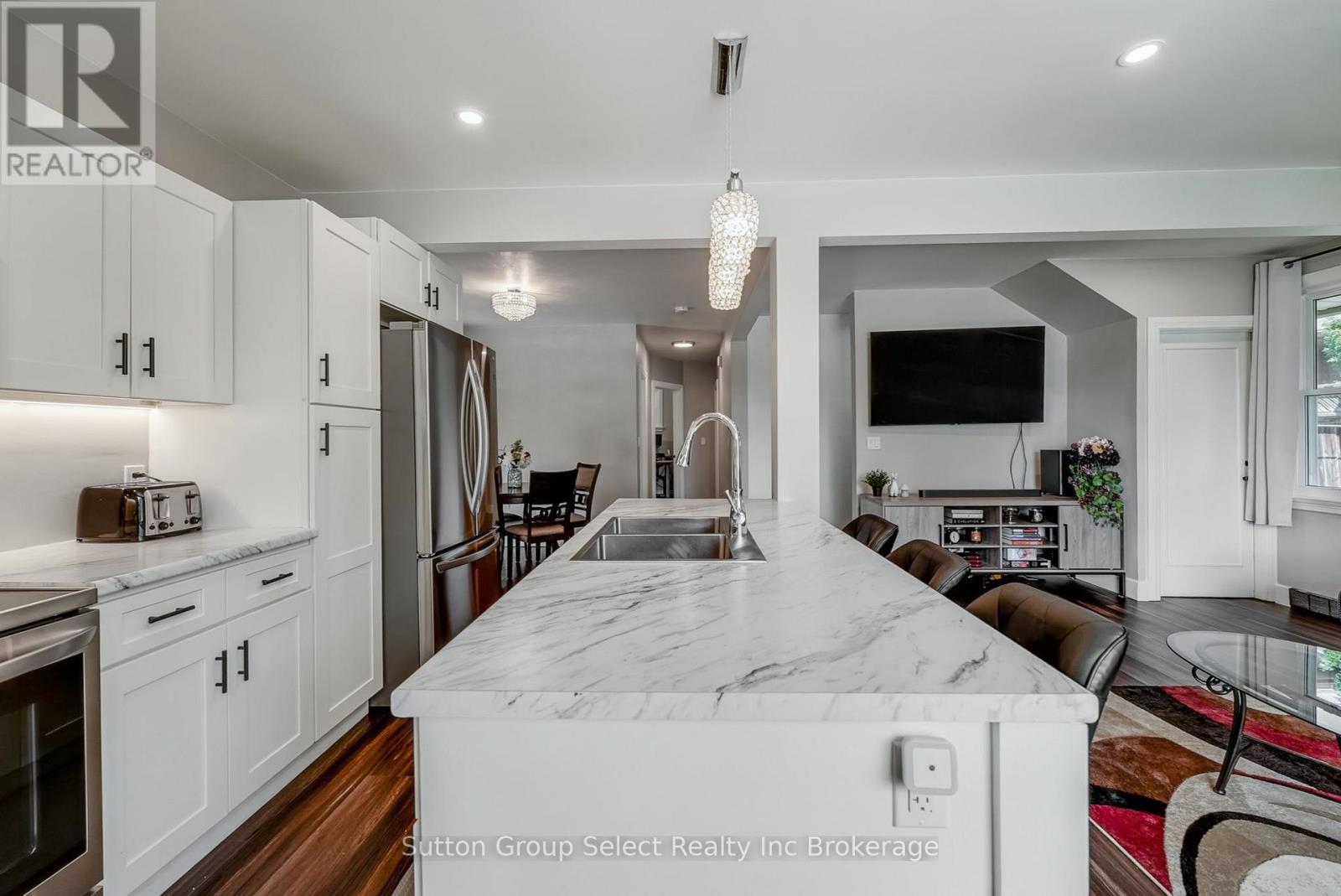105 King Street E, Ingersoll, Ontario  N5C 1G8 - Photo 11 - X12375822