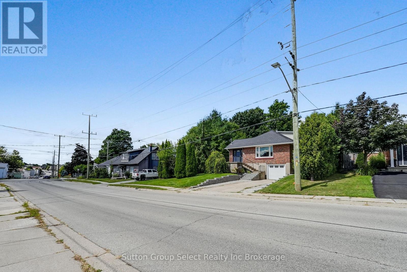 105 King Street E, Ingersoll, Ontario  N5C 1G8 - Photo 3 - X12375822