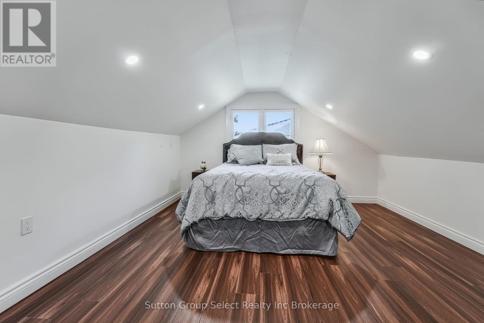 105 King Street E, Ingersoll, Ontario  N5C 1G8 - Photo 30 - X12375822