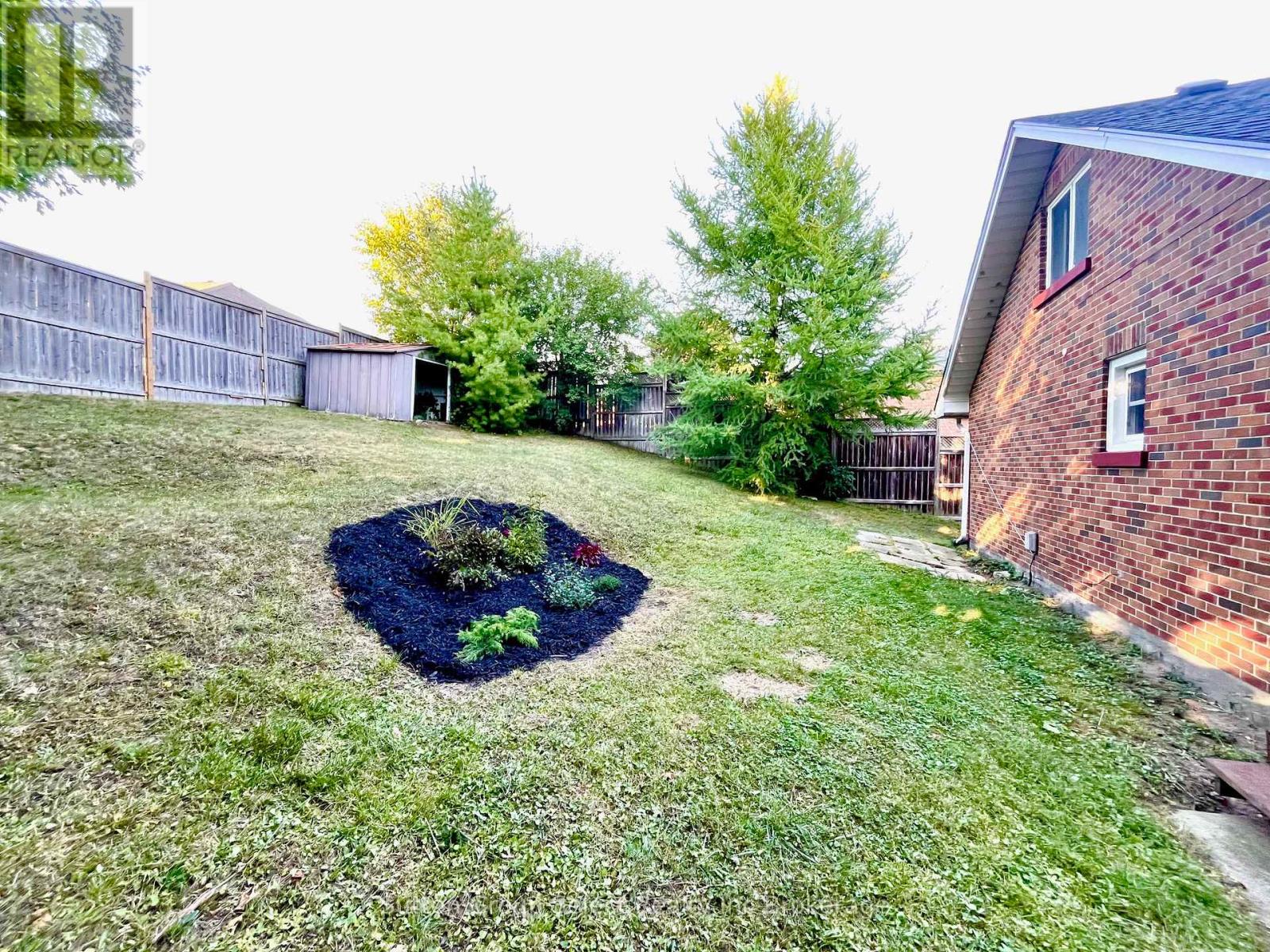 105 King Street E, Ingersoll, Ontario  N5C 1G8 - Photo 37 - X12375822