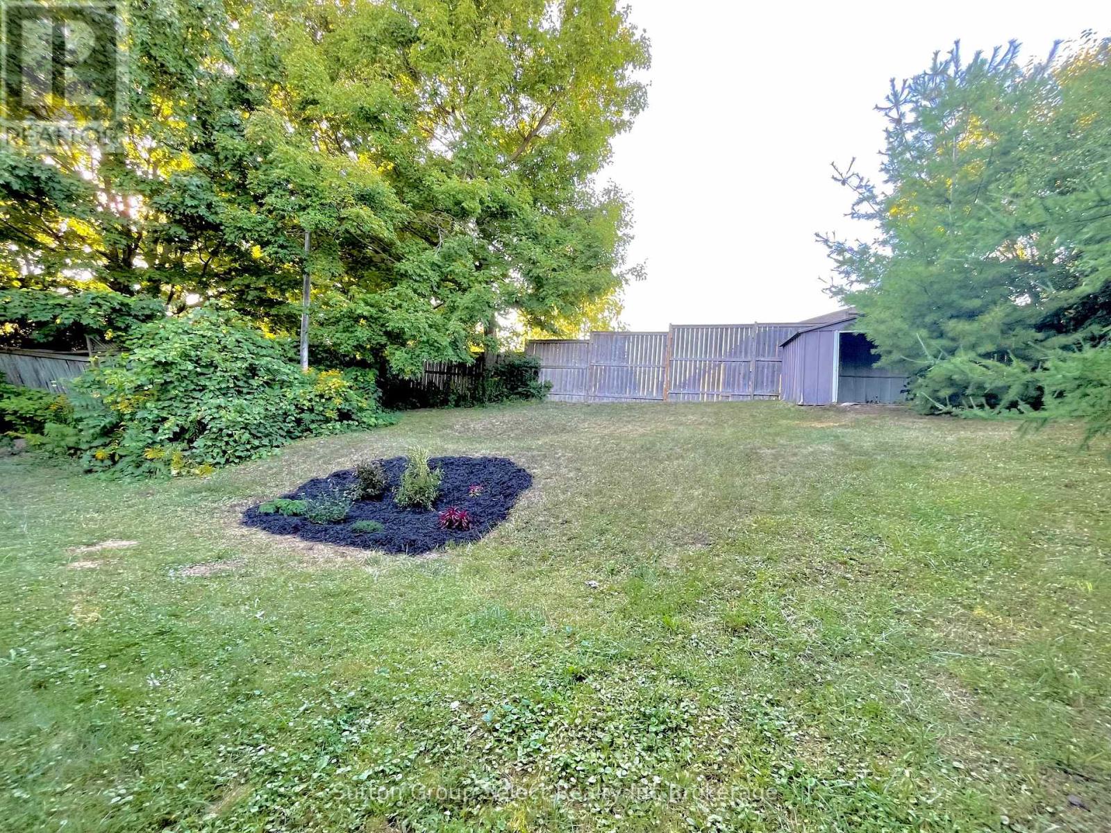 105 King Street E, Ingersoll, Ontario  N5C 1G8 - Photo 38 - X12375822