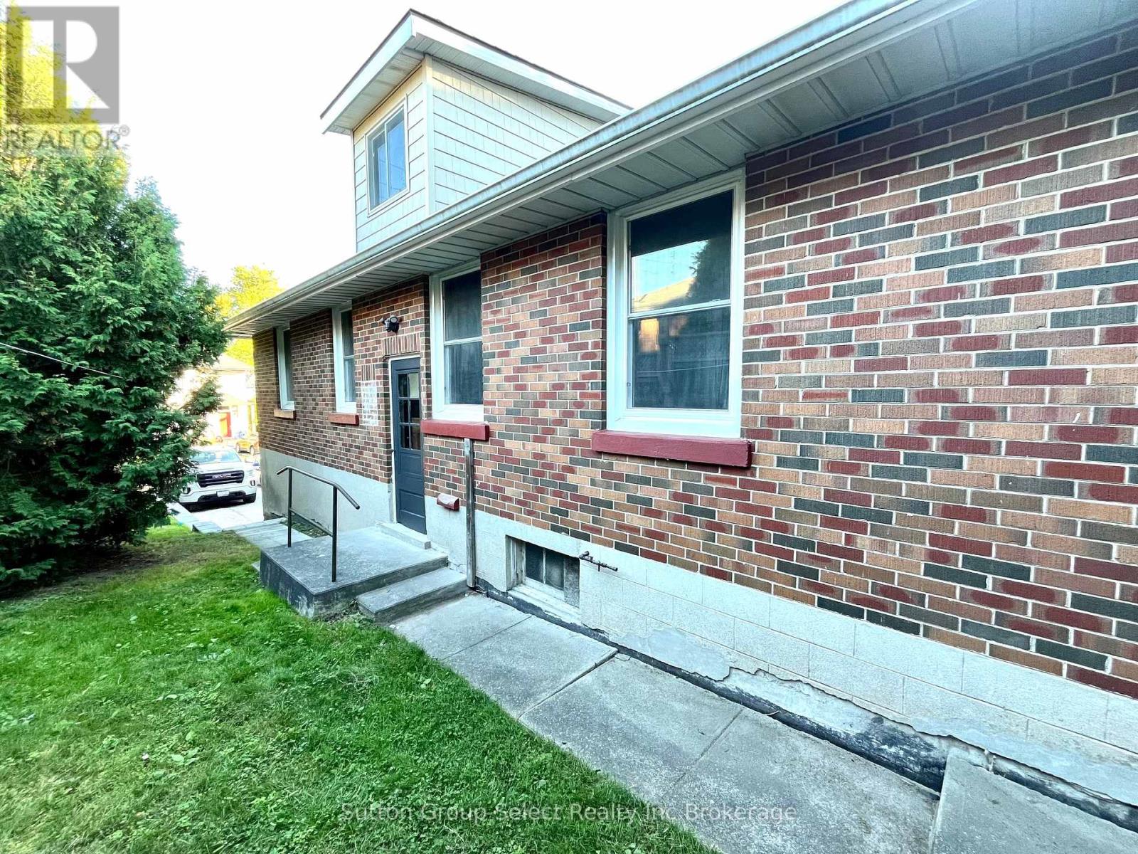 105 King Street E, Ingersoll, Ontario  N5C 1G8 - Photo 39 - X12375822