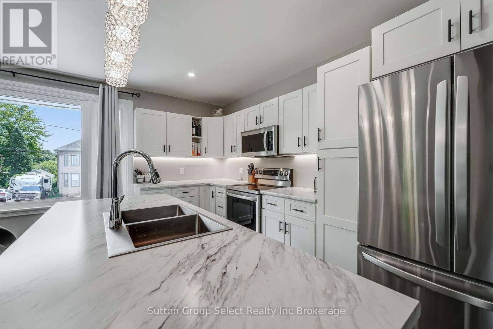 105 King Street E, Ingersoll, Ontario  N5C 1G8 - Photo 5 - X12375822