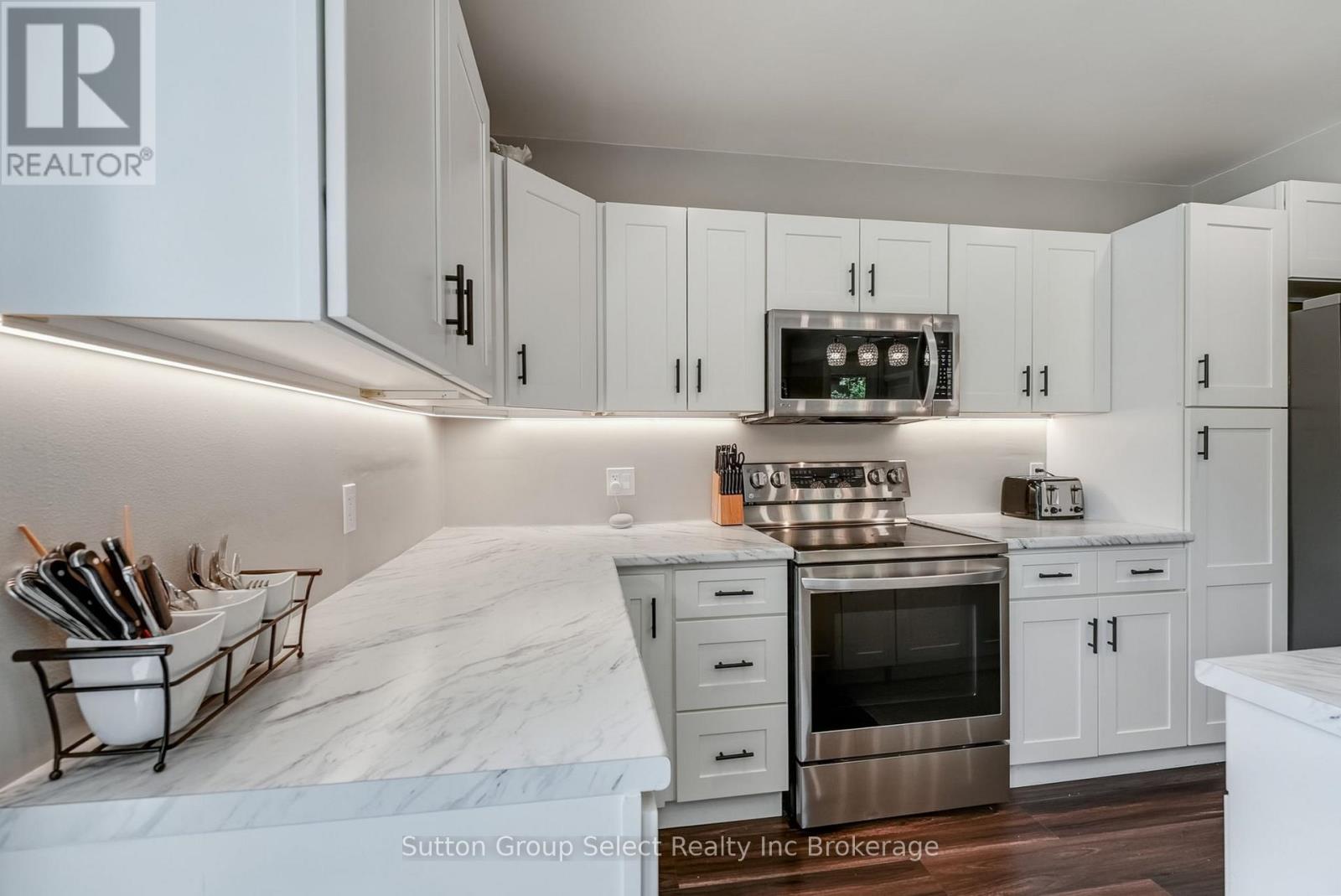 105 King Street E, Ingersoll, Ontario  N5C 1G8 - Photo 6 - X12375822