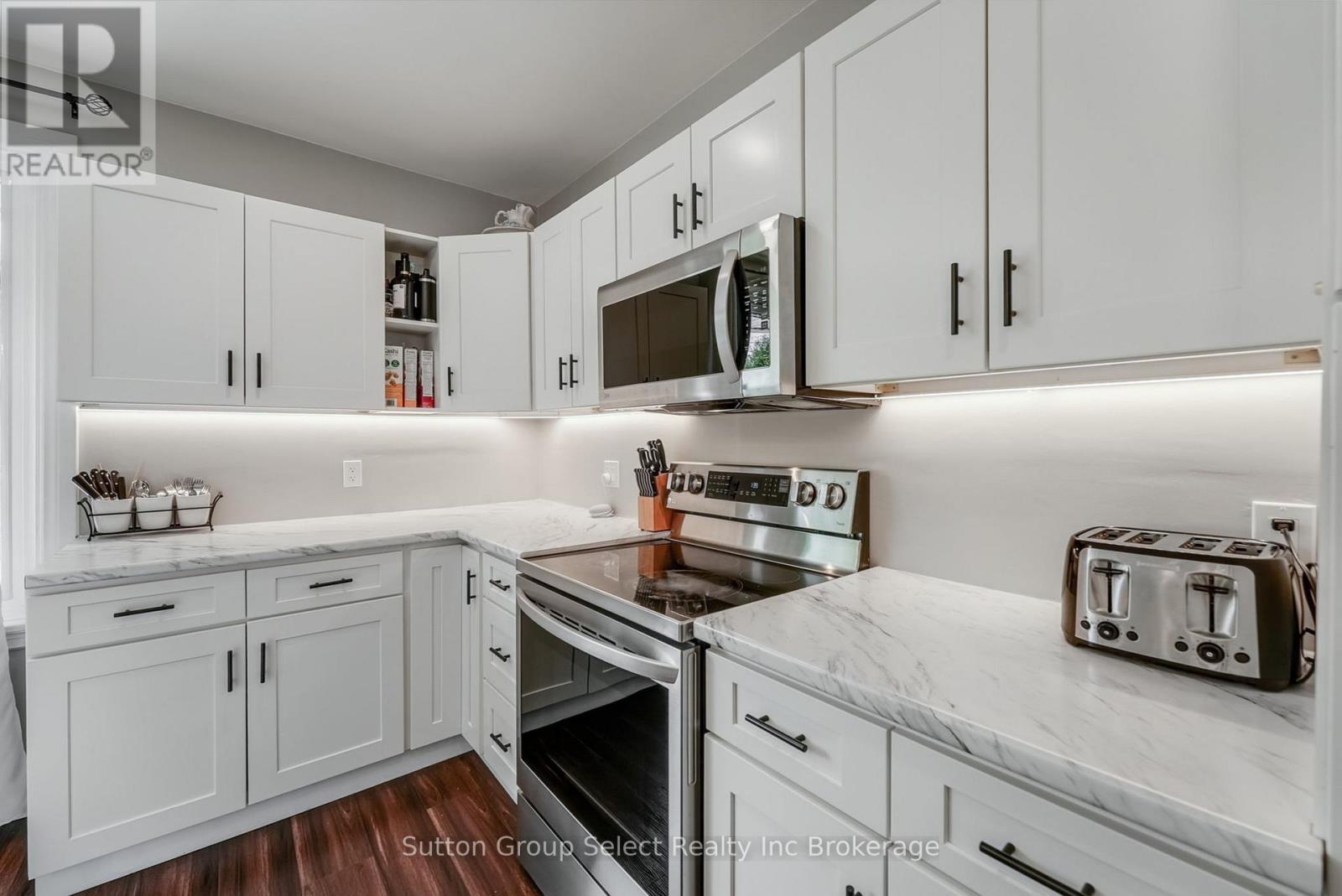105 King Street E, Ingersoll, Ontario  N5C 1G8 - Photo 7 - X12375822