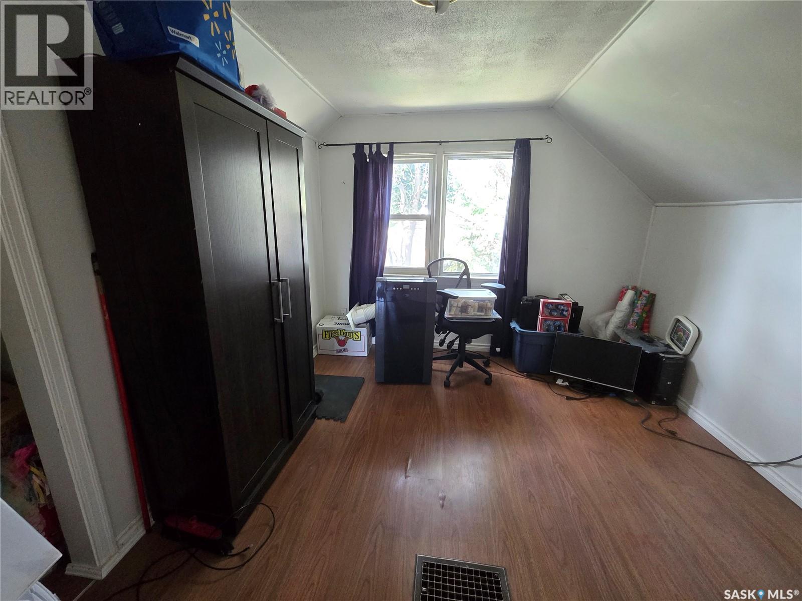 428 7th Avenue Nw, Swift Current, Saskatchewan  S9H 0Z3 - Photo 3 - SK017233