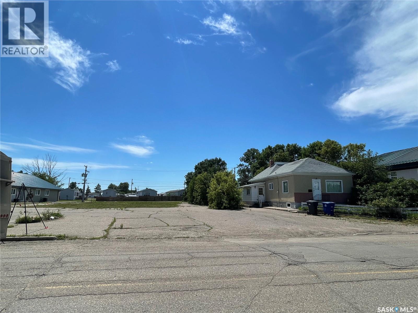 112 & 120 SIMS AVENUE, Weyburn, Saskatchewan