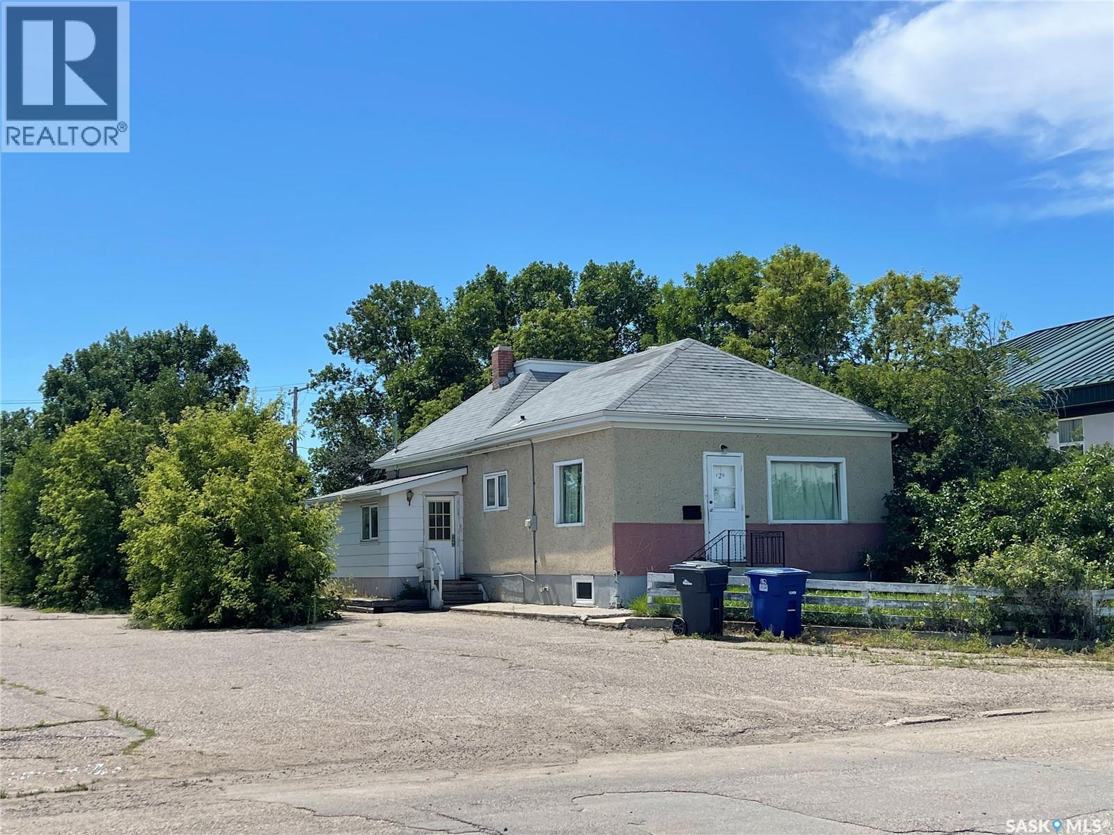 112 & 120 Sims Avenue, Weyburn, Saskatchewan  S4H 2H5 - Photo 2 - SK017232