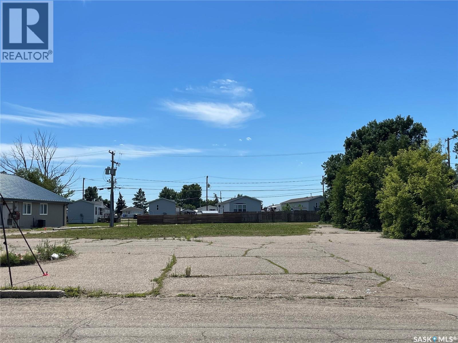 112 & 120 Sims Avenue, Weyburn, Saskatchewan  S4H 2H5 - Photo 3 - SK017232