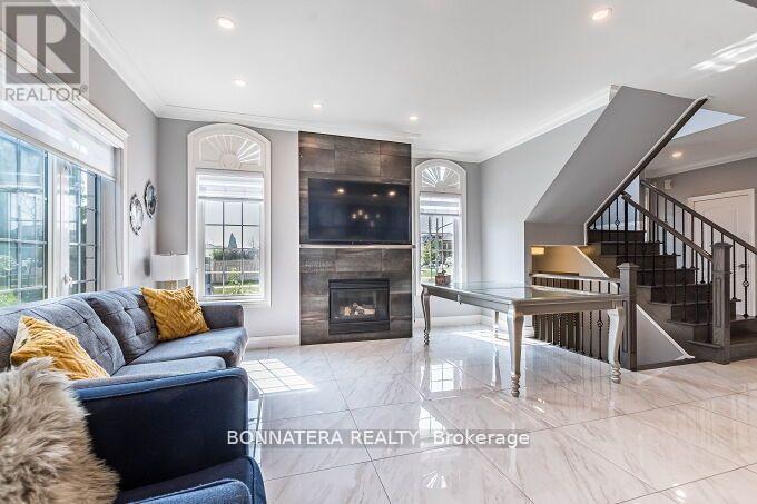 4991 Middlesex Gate, Mississauga, Ontario  L5M 7P2 - Photo 18 - W12375808