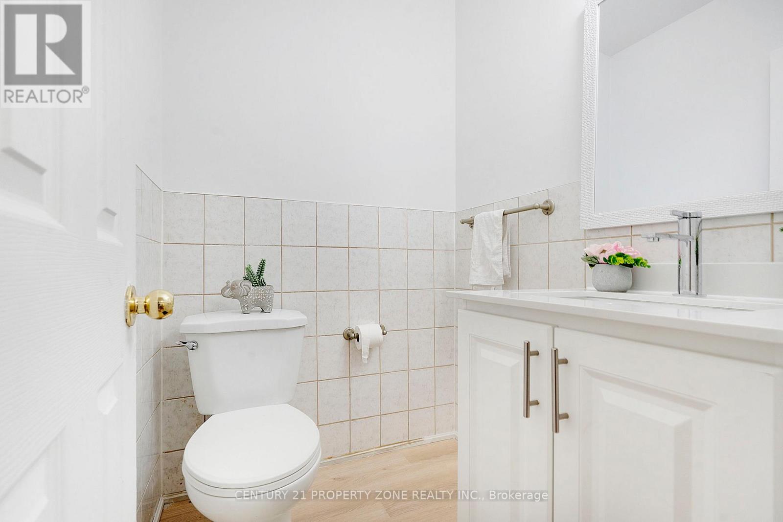 3387 Kelowna Court, Mississauga, Ontario  L5C 2E5 - Photo 13 - W12375833
