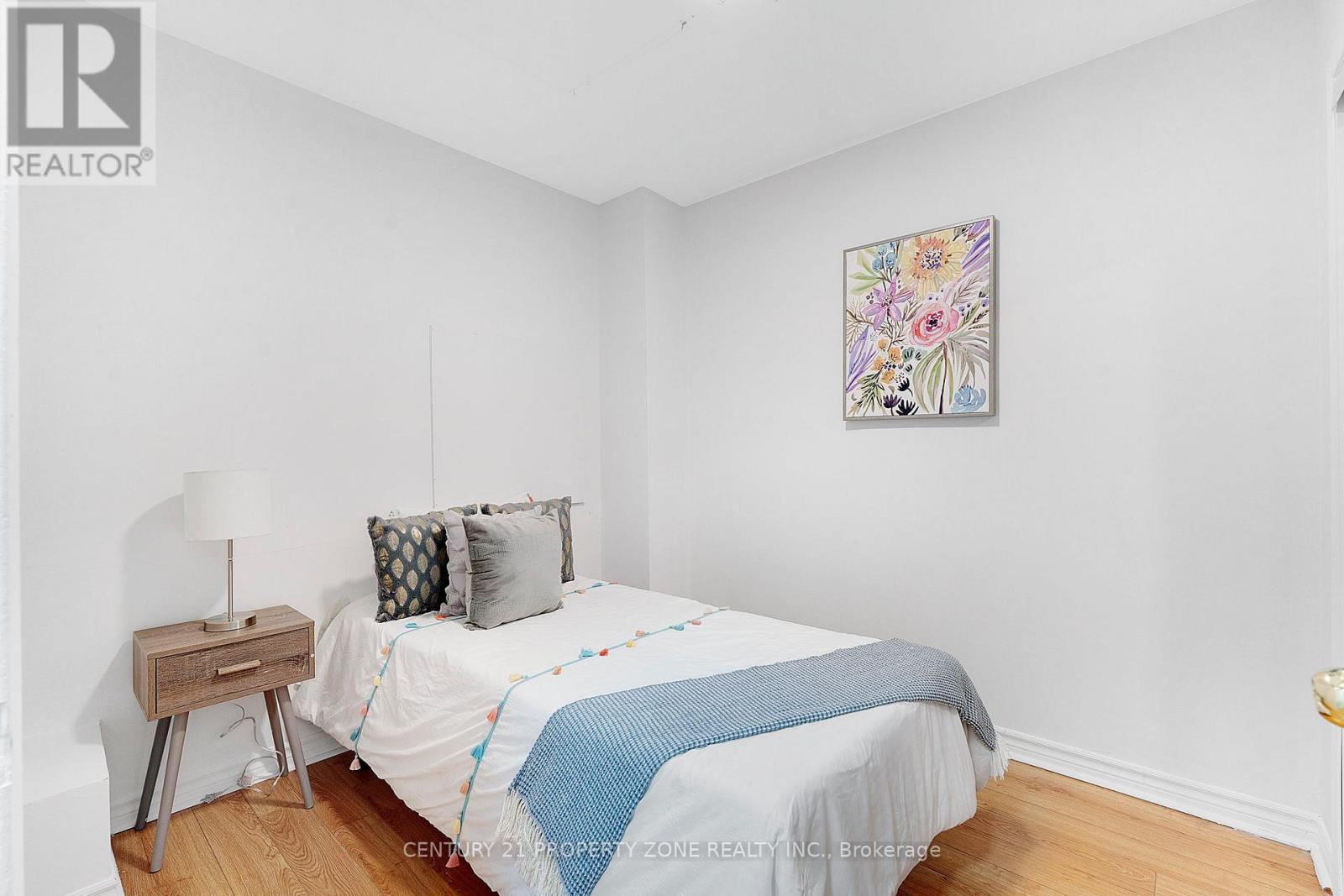 3387 Kelowna Court, Mississauga, Ontario  L5C 2E5 - Photo 18 - W12375833