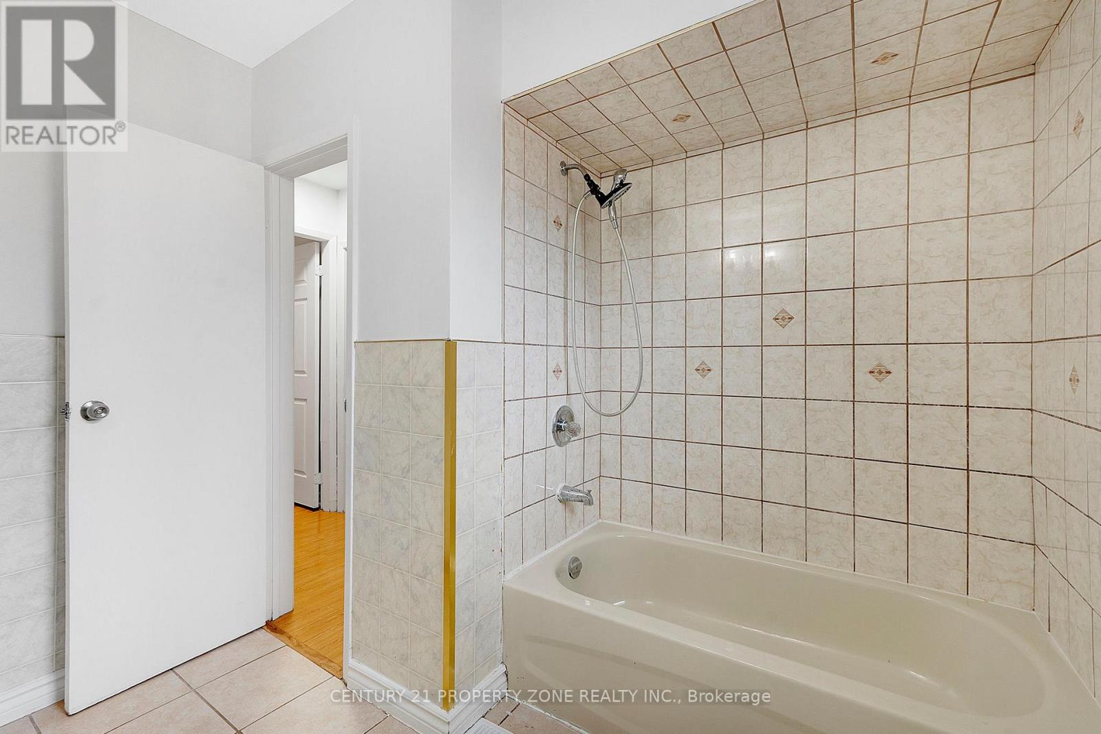 3387 Kelowna Court, Mississauga, Ontario  L5C 2E5 - Photo 20 - W12375833