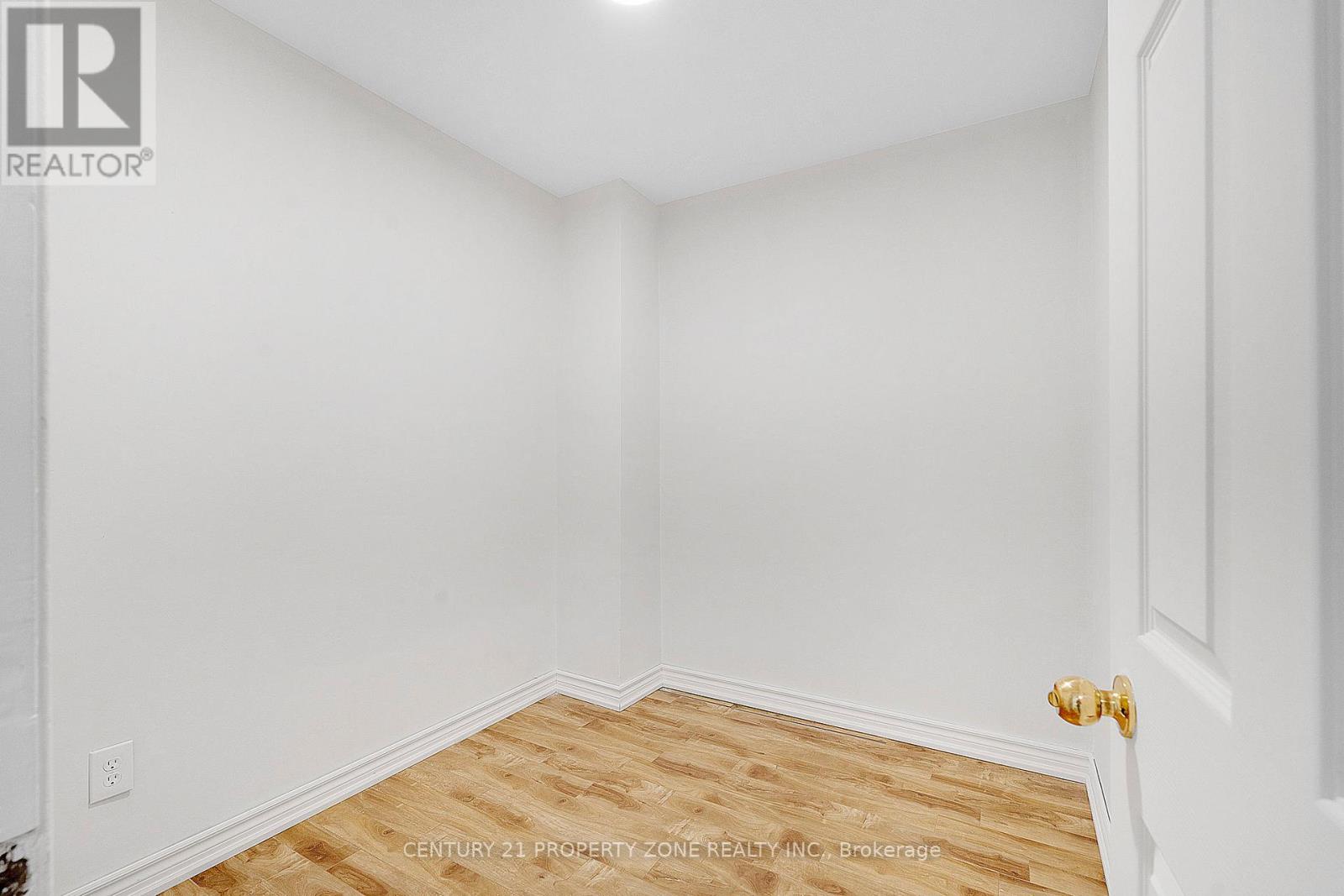 3387 Kelowna Court, Mississauga, Ontario  L5C 2E5 - Photo 24 - W12375833