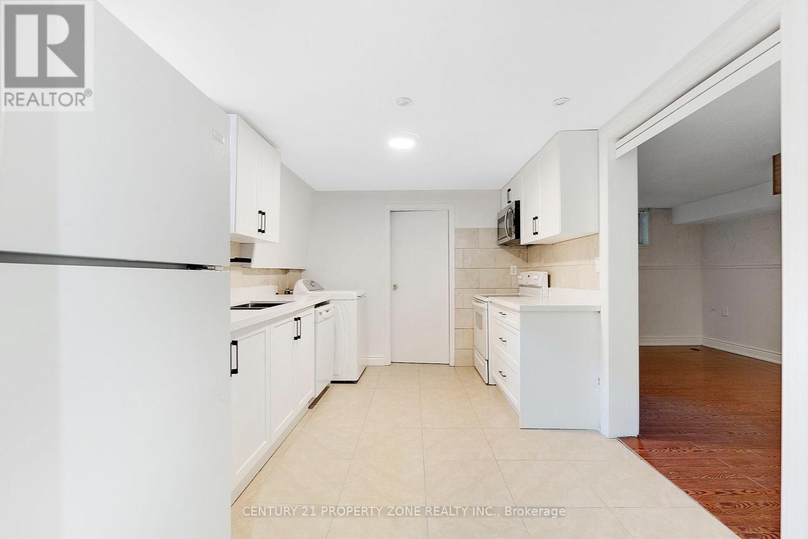 3387 Kelowna Court, Mississauga, Ontario  L5C 2E5 - Photo 26 - W12375833