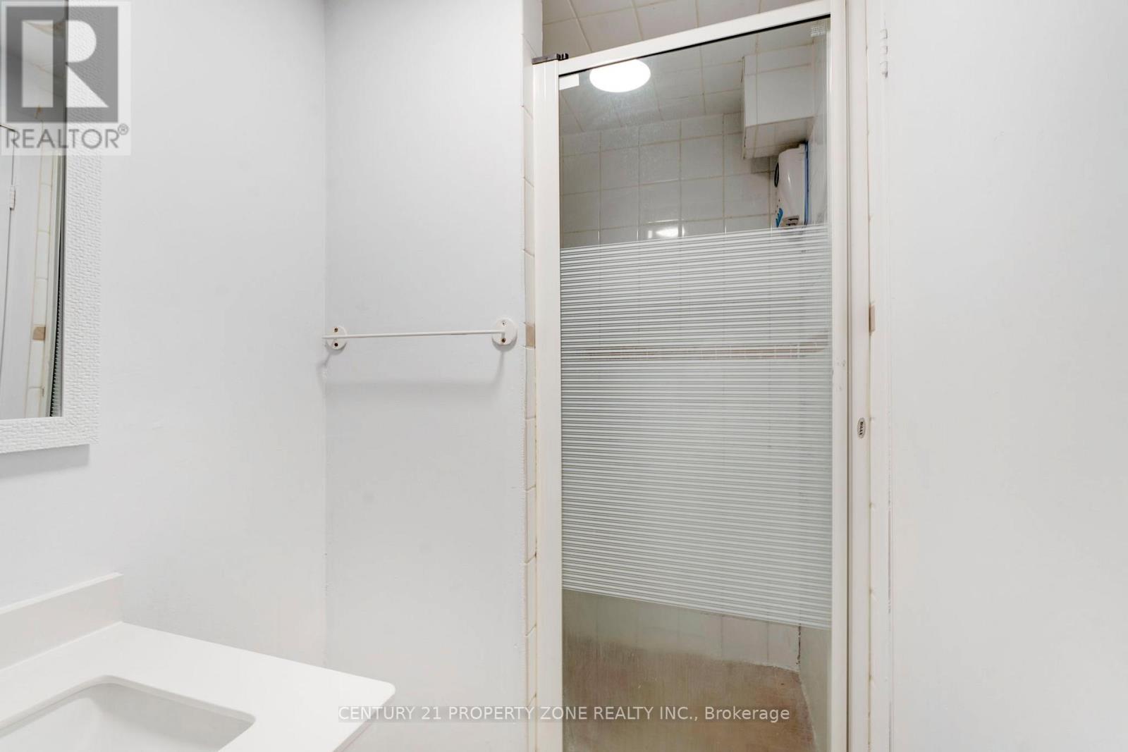 3387 Kelowna Court, Mississauga, Ontario  L5C 2E5 - Photo 29 - W12375833