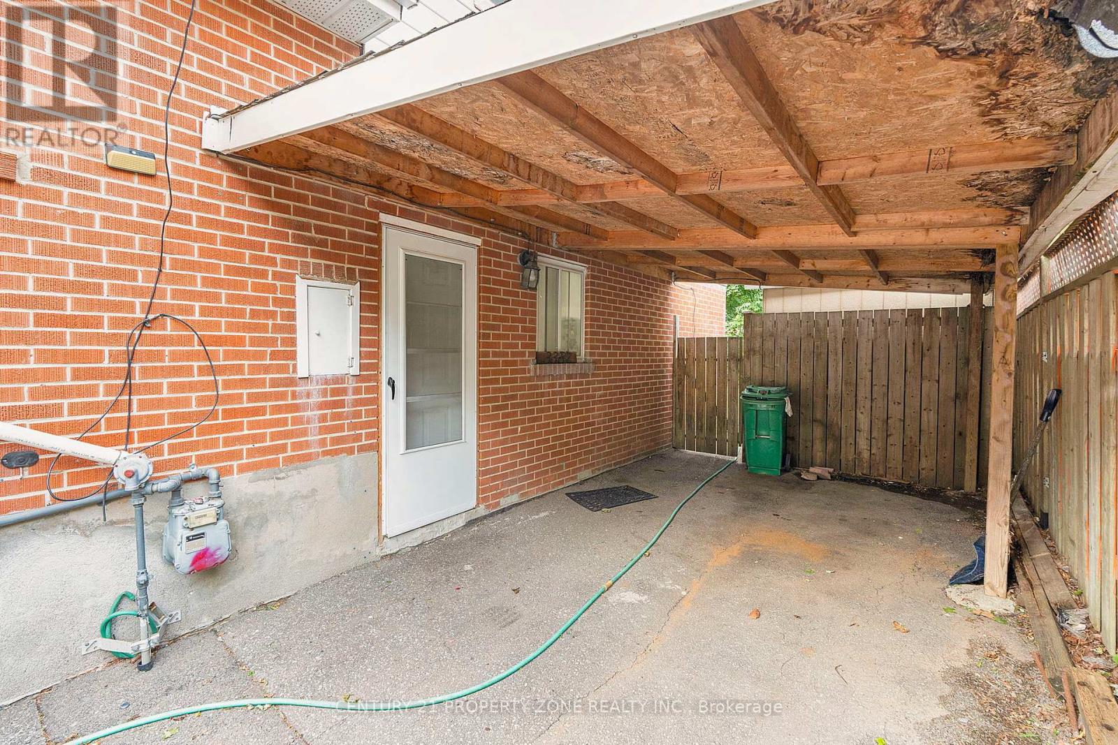 3387 Kelowna Court, Mississauga, Ontario  L5C 2E5 - Photo 32 - W12375833