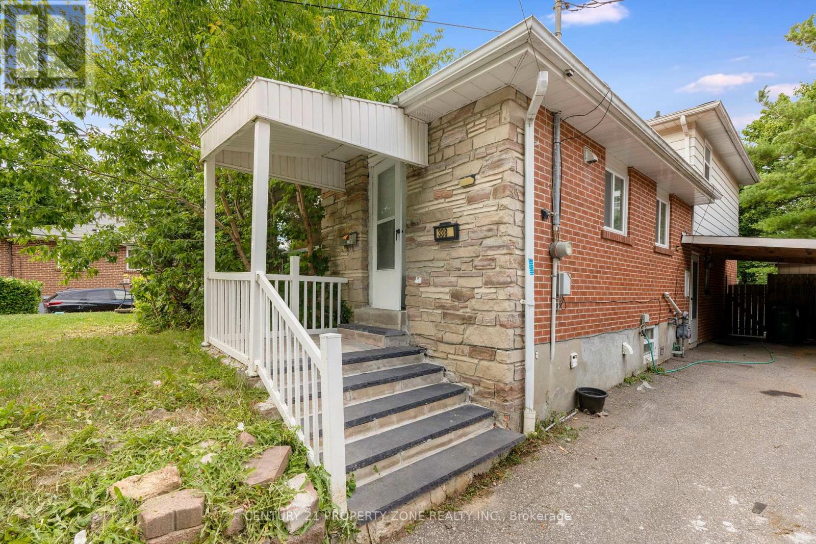 3387 Kelowna Court, Mississauga, Ontario  L5C 2E5 - Photo 6 - W12375833