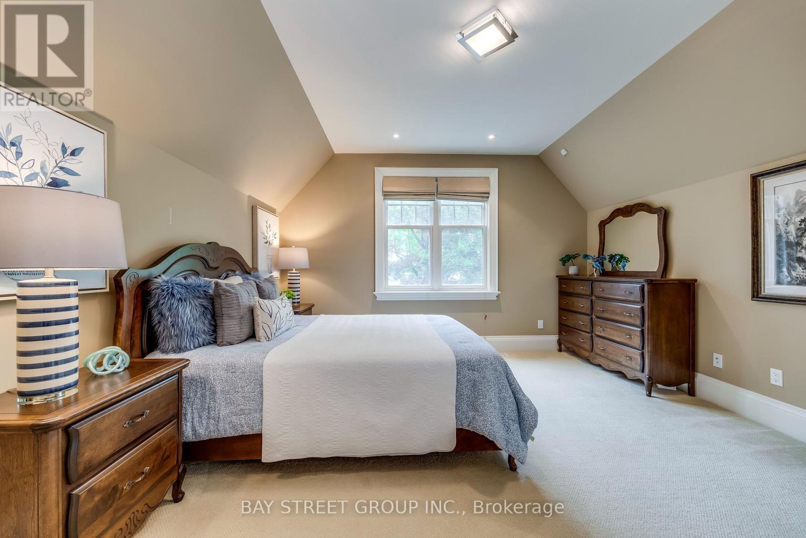 1049 Cedar Grove Boulevard, Oakville, Ontario  L6J 2C2 - Photo 32 - W12375837