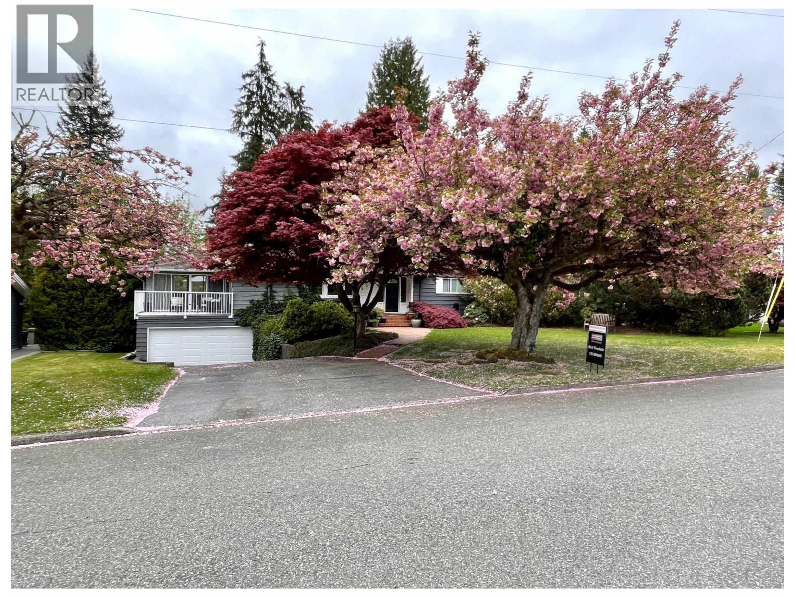 939 Selkirk Crescent, Coquitlam, British Columbia  V3J 6E4 - Photo 4 - R3042597