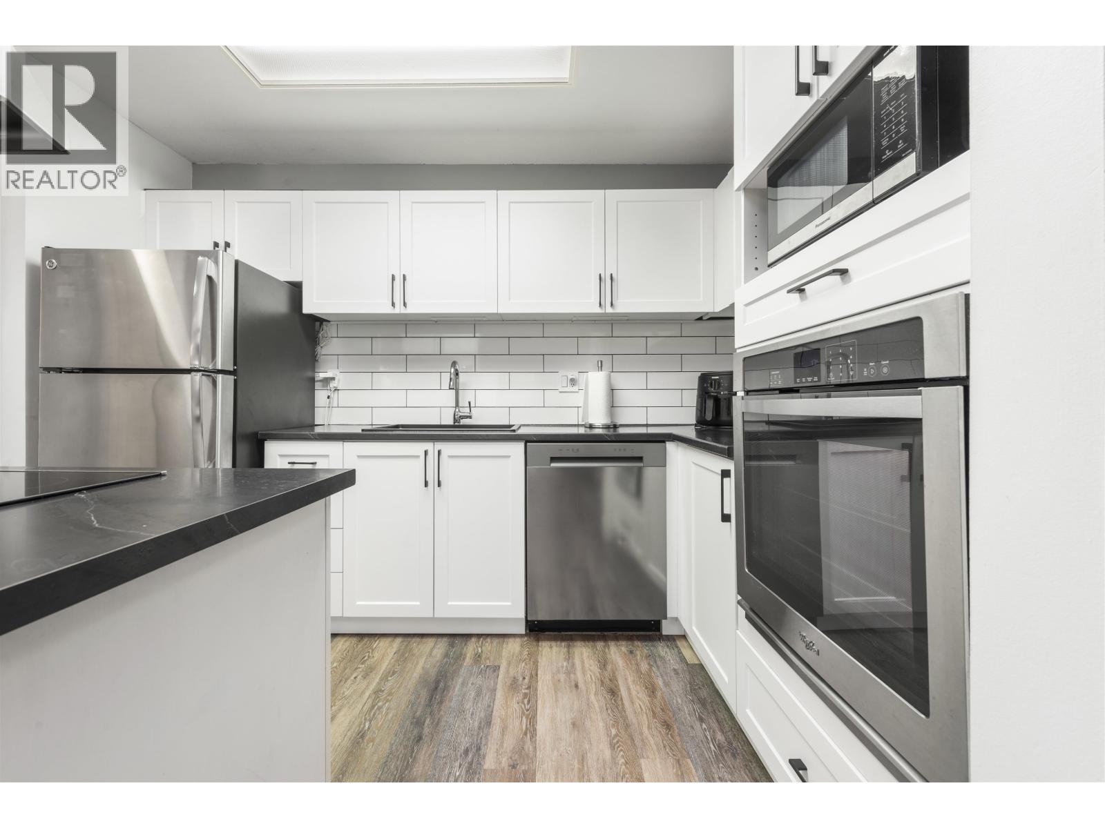 D202 40160 Willow Crescent, Squamish, British Columbia  V8B 0M2 - Photo 3 - R3042545