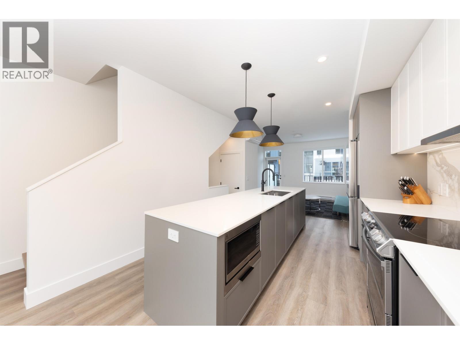 38084 Helm Way, Squamish, British Columbia  V8B 1E6 - Photo 5 - R3042548