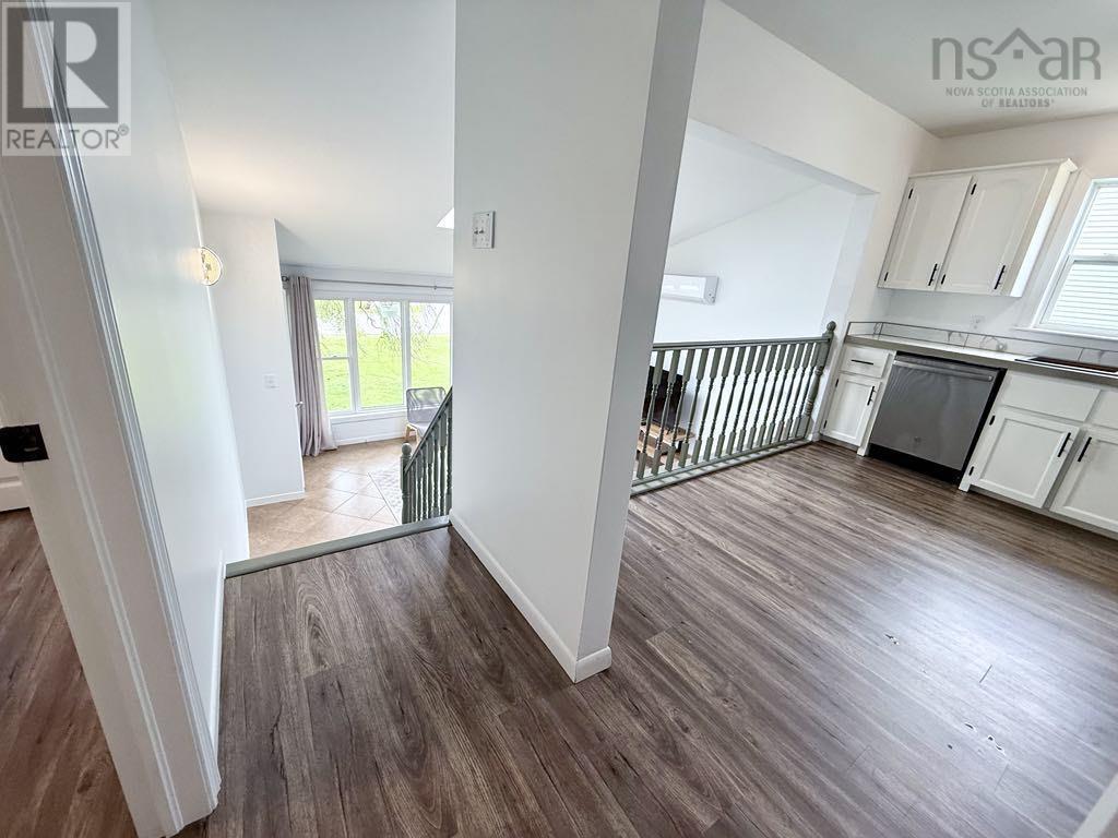 38 Beacon Street, Yarmouth, Nova Scotia  B5A 2W4 - Photo 5 - 202514644