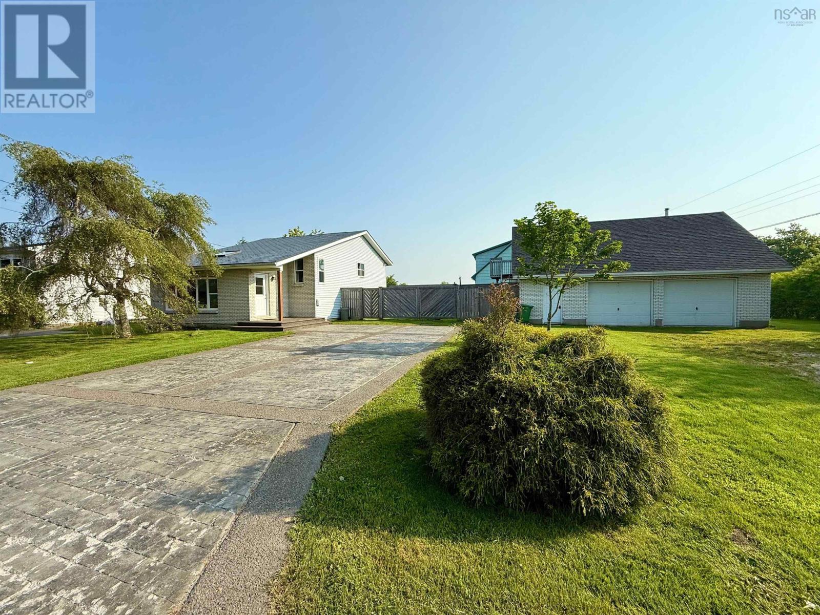 38 Beacon Street, Yarmouth, Nova Scotia  B5A 2W4 - Photo 1 - 202514652