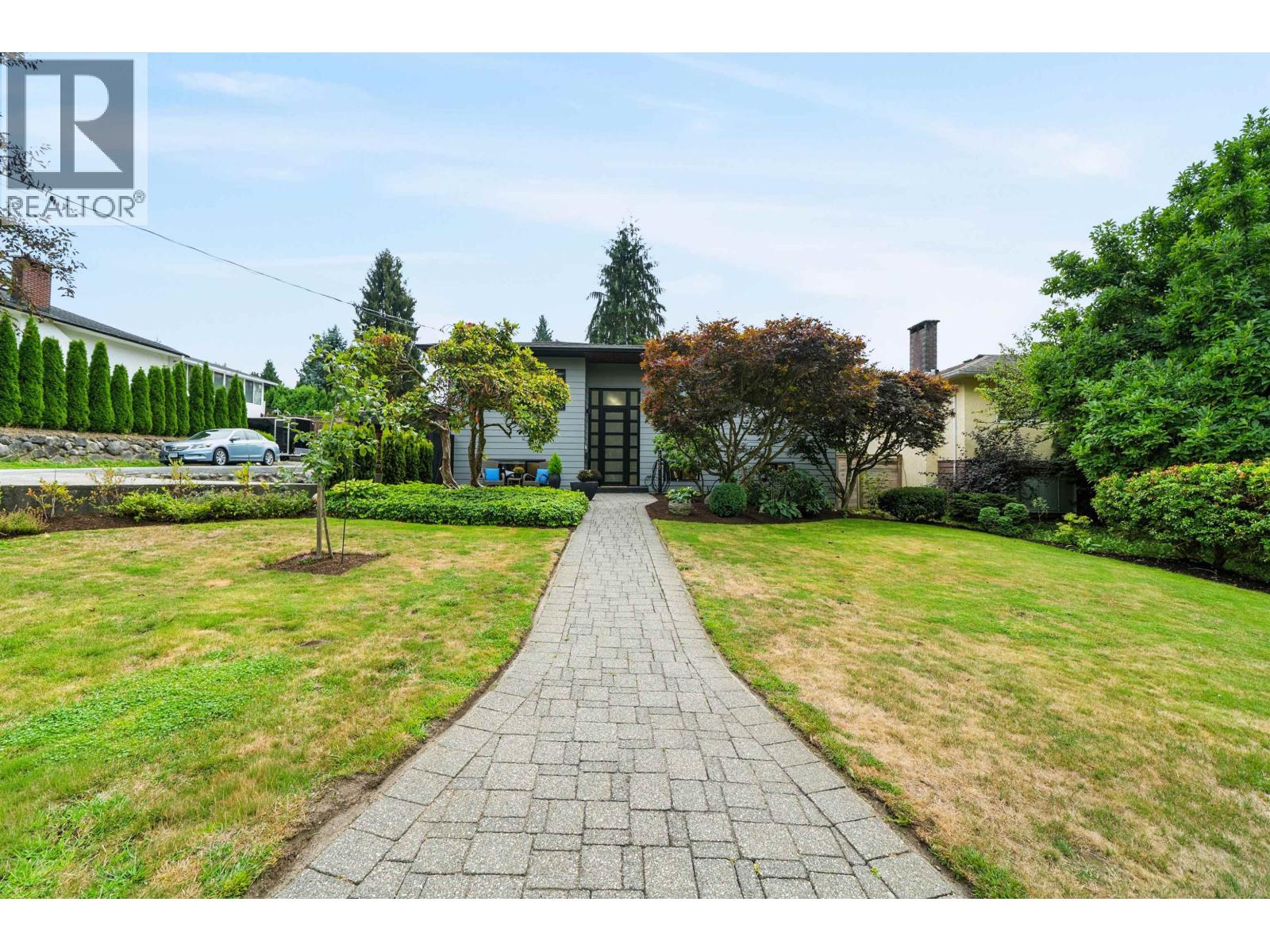 930 Stardale Avenue, Coquitlam, British Columbia  V3J 4W2 - Photo 2 - R3042536