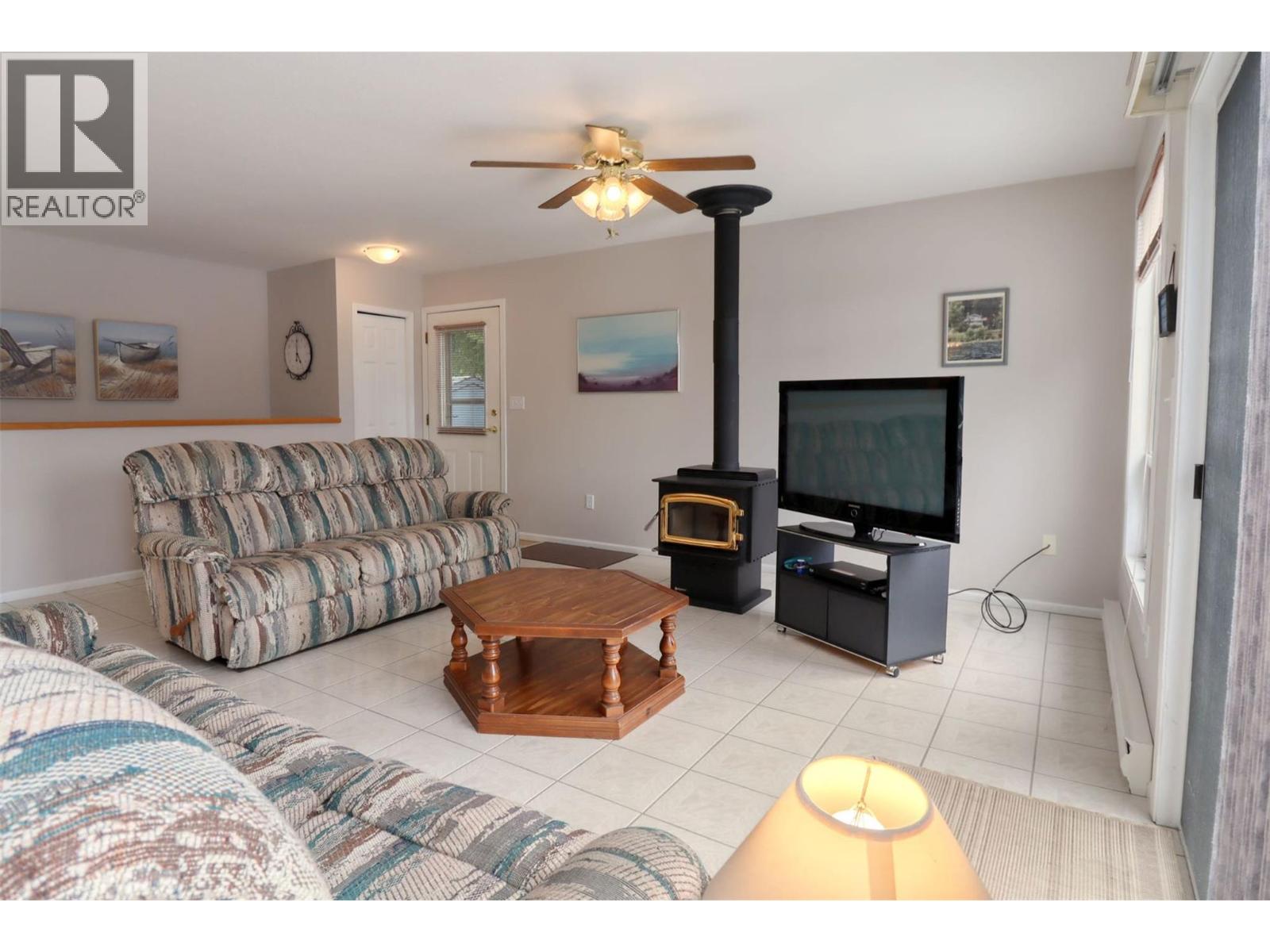 8298 Squilax Anglemont Road, Anglemont, British Columbia  V0E 1M8 - Photo 7 - 10350261