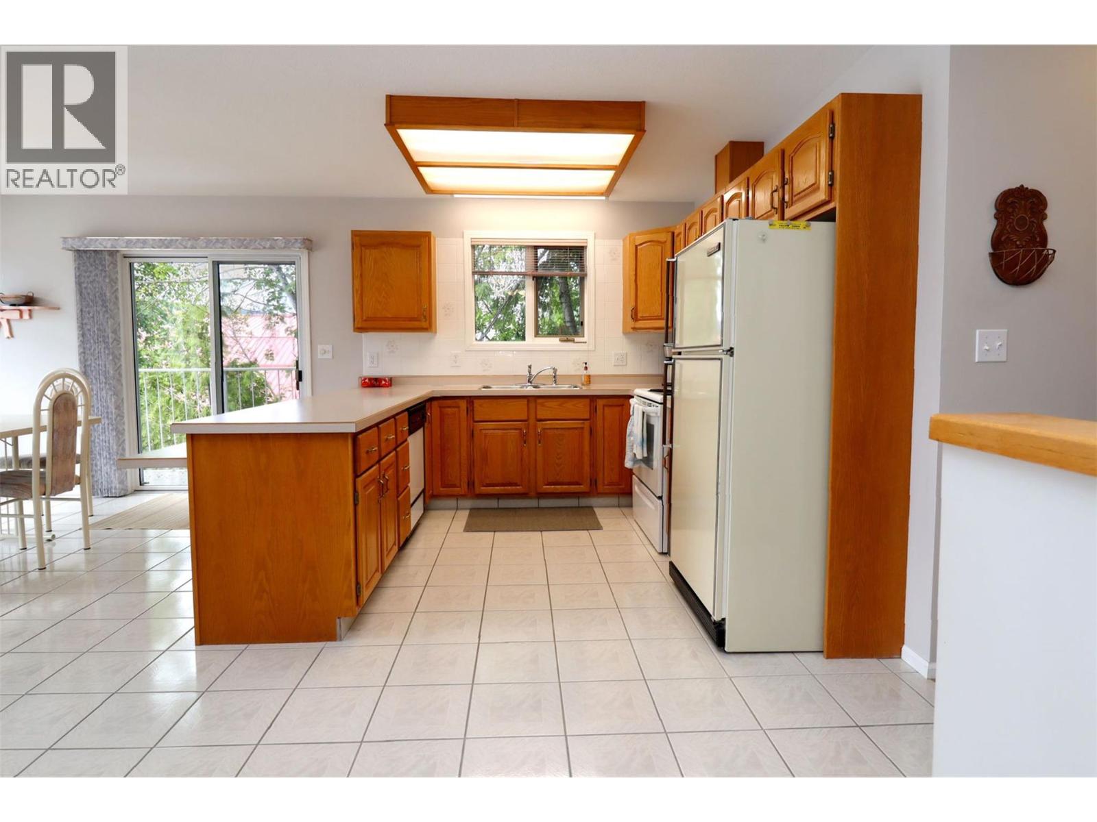 8298 Squilax Anglemont Road, Anglemont, British Columbia  V0E 1M8 - Photo 10 - 10350261