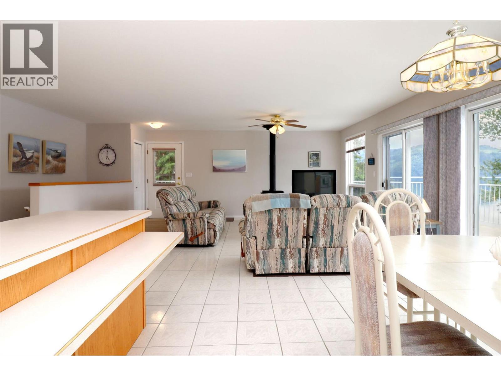 8298 Squilax Anglemont Road, Anglemont, British Columbia  V0E 1M8 - Photo 15 - 10350261