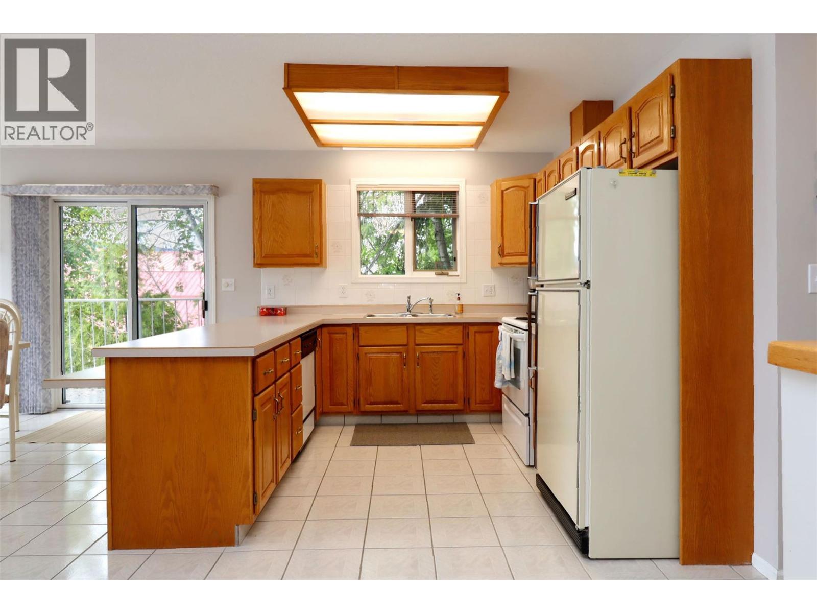 8298 Squilax Anglemont Road, Anglemont, British Columbia  V0E 1M8 - Photo 11 - 10350261