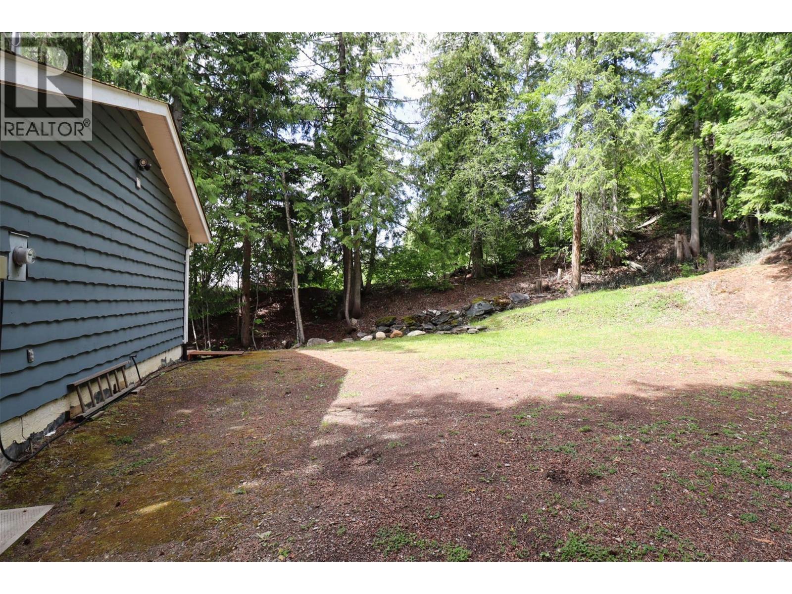 8298 Squilax Anglemont Road, Anglemont, British Columbia  V0E 1M8 - Photo 36 - 10350261