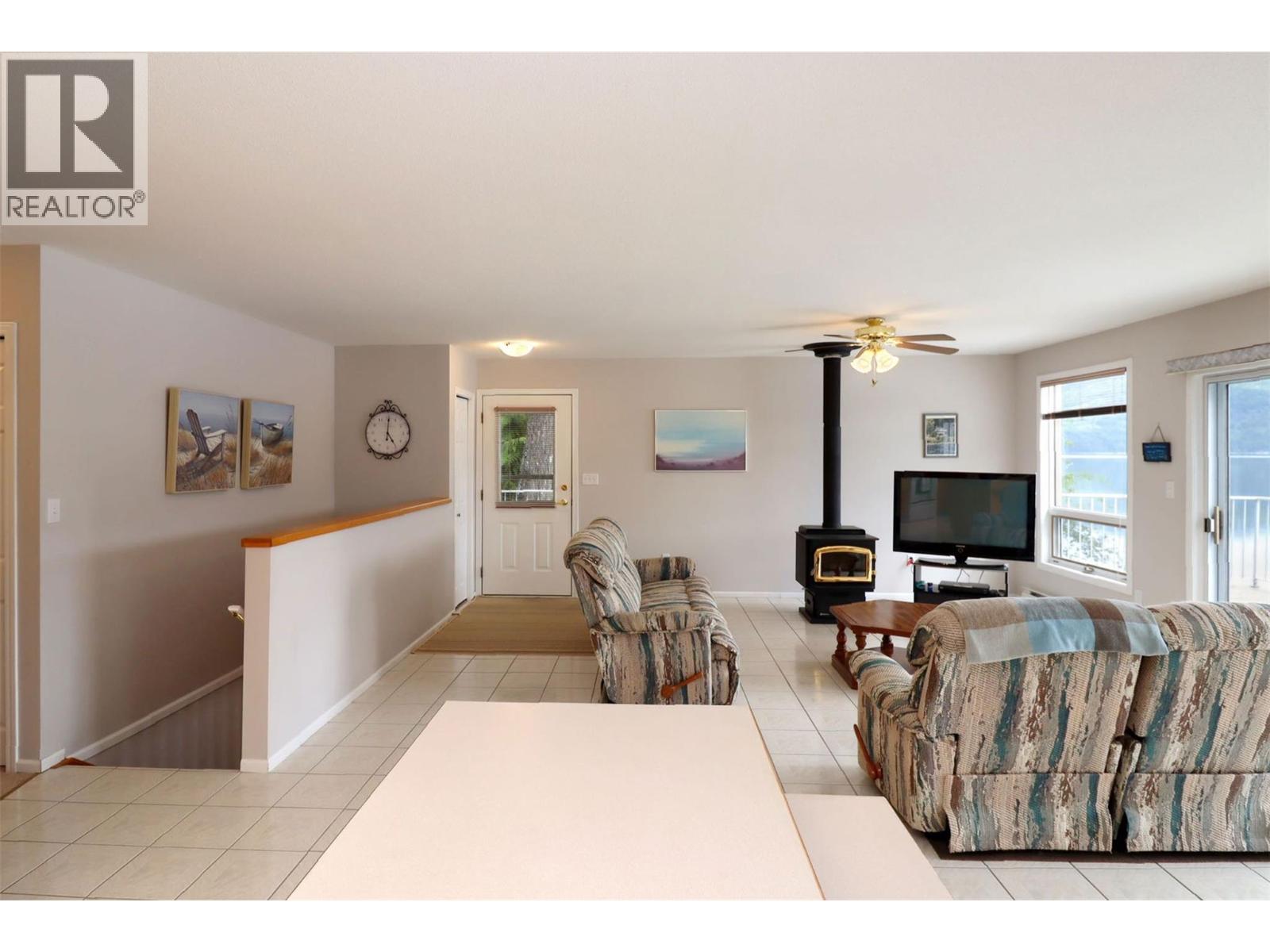 8298 Squilax Anglemont Road, Anglemont, British Columbia  V0E 1M8 - Photo 9 - 10350261