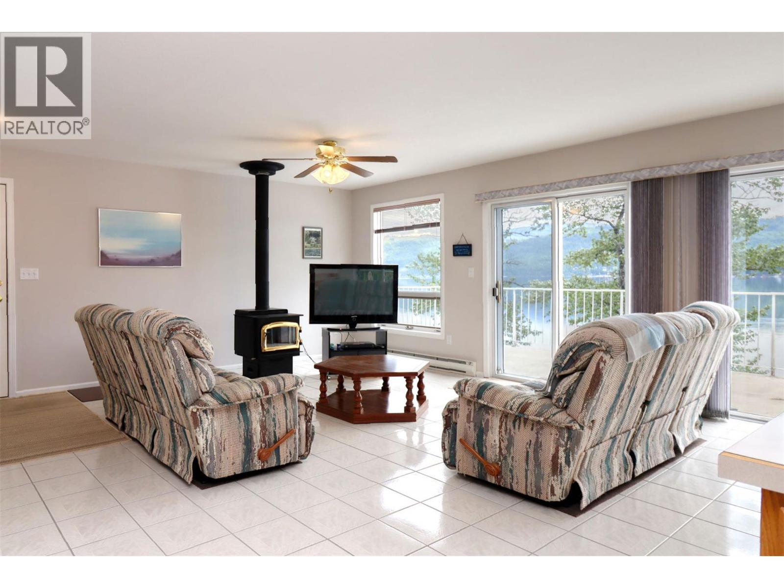 8298 Squilax Anglemont Road, Anglemont, British Columbia  V0E 1M8 - Photo 8 - 10350261