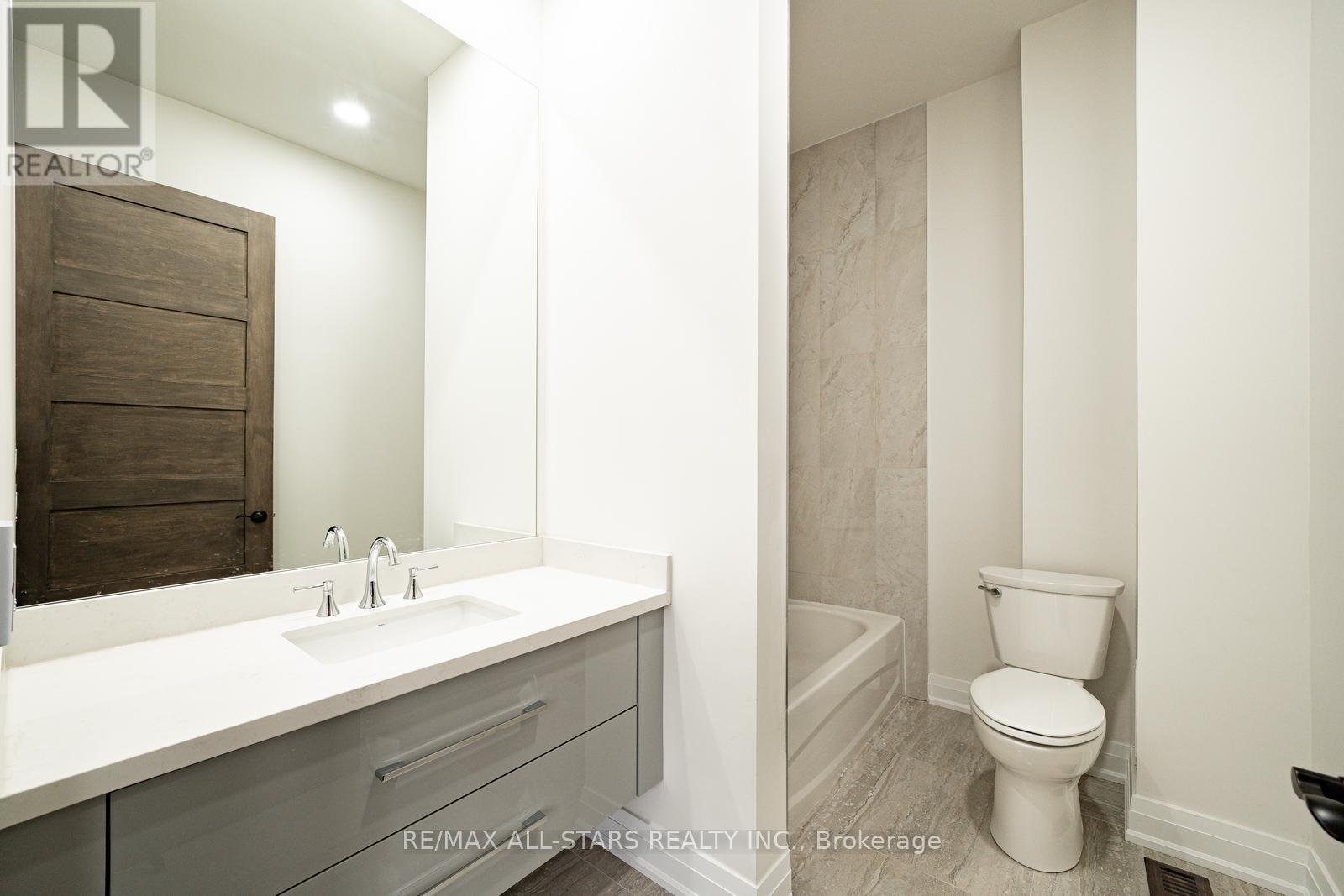 72 Grayfield Drive, Whitchurch-Stouffville, Ontario  L4A 0B1 - Photo 25 - N12375853