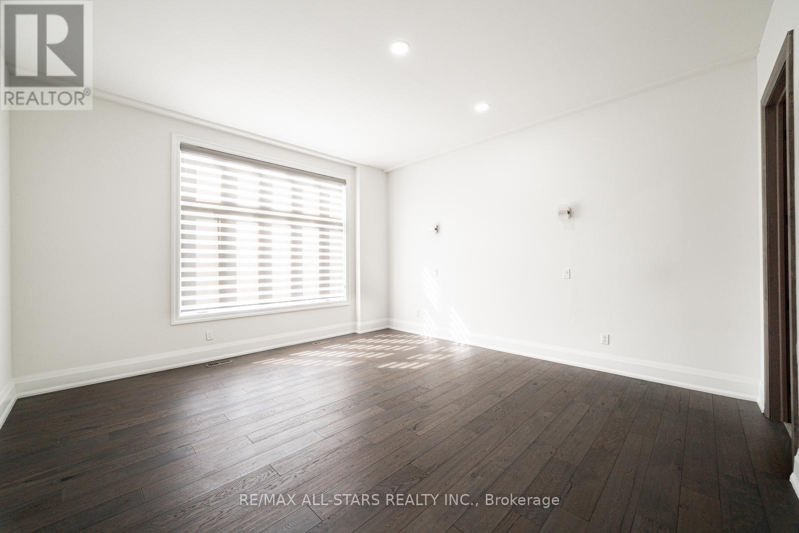 72 Grayfield Drive, Whitchurch-Stouffville, Ontario  L4A 0B1 - Photo 28 - N12375853