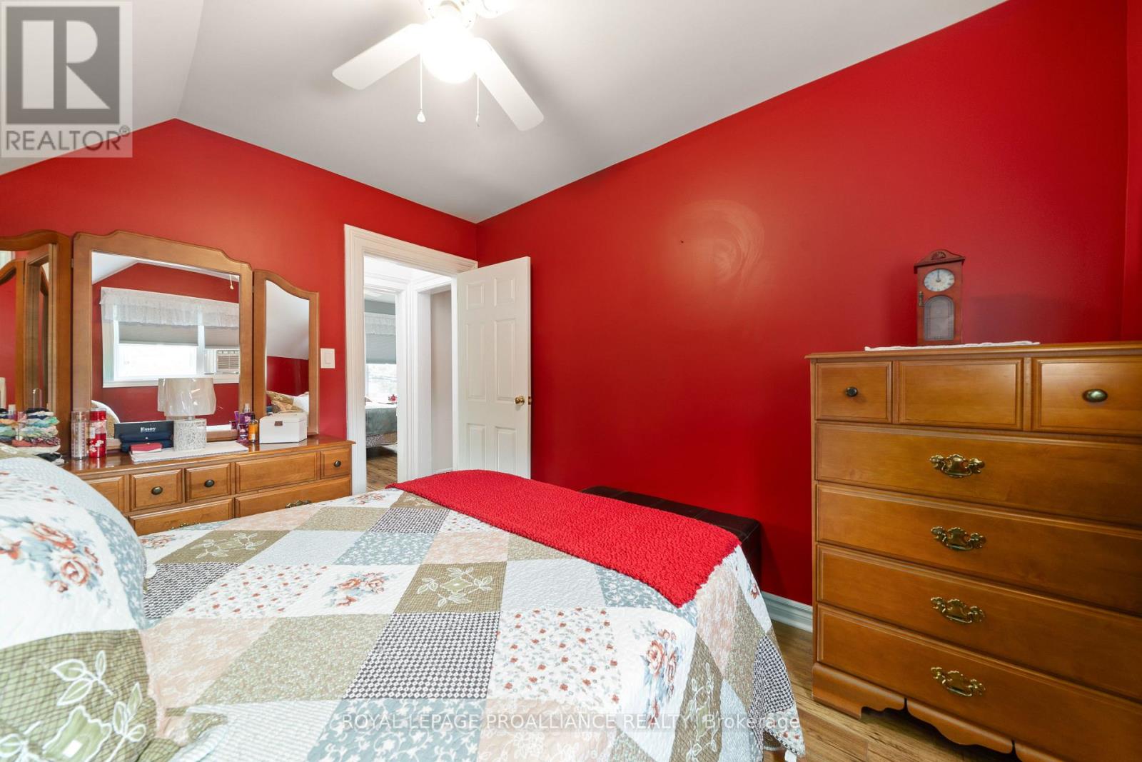 30 Lake Street Se, Prince Edward County (Picton Ward), Ontario  K0K 2T0 - Photo 11 - X12375897