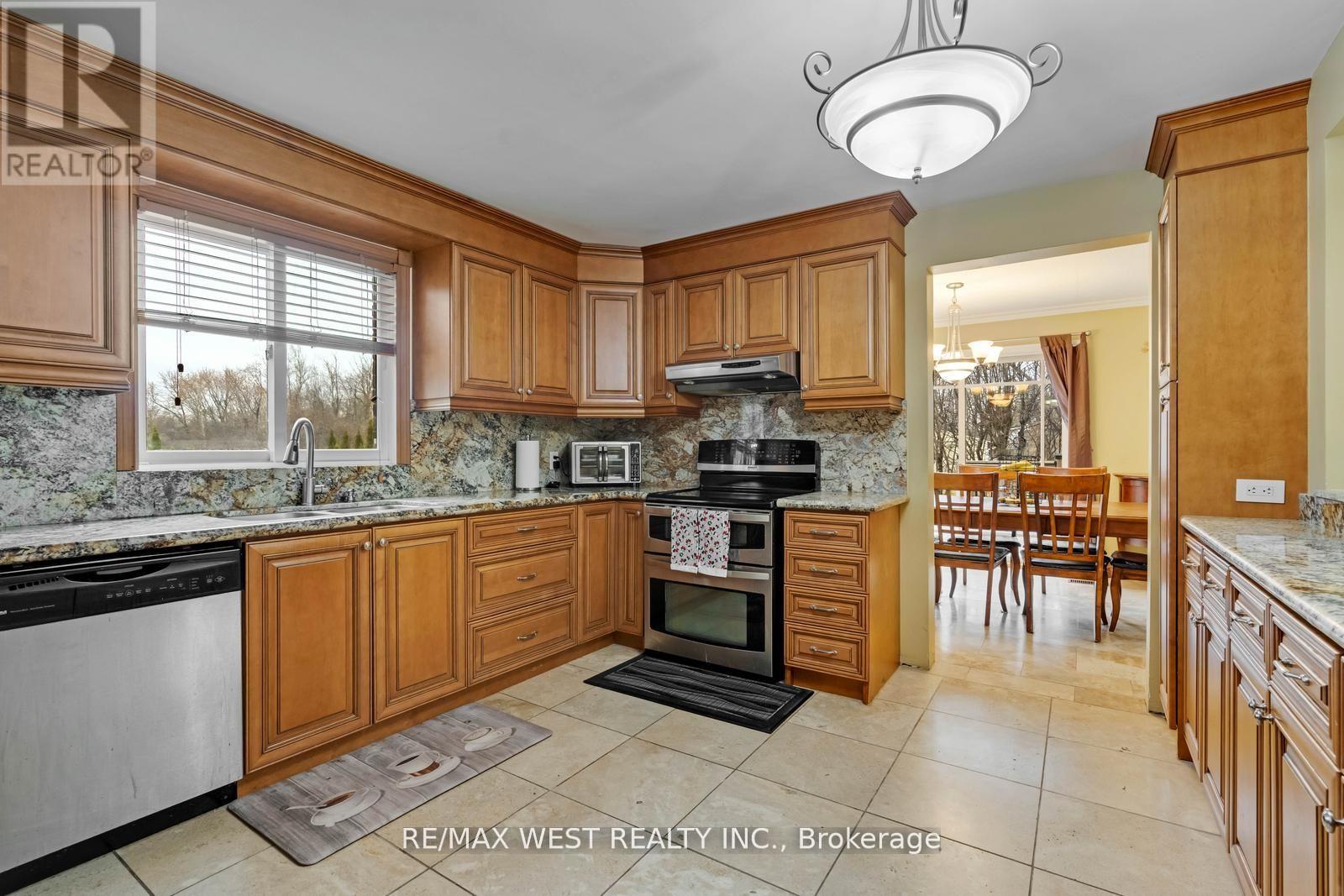 45 Marysfield Drive, Brampton, Ontario  L6P 0J2 - Photo 13 - W12375842