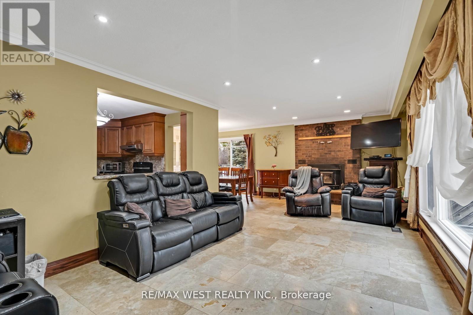 45 Marysfield Drive, Brampton, Ontario  L6P 0J2 - Photo 16 - W12375842
