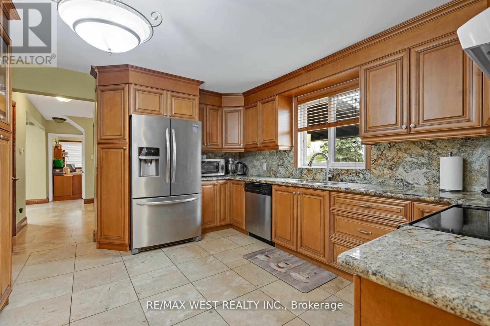 45 Marysfield Drive, Brampton, Ontario  L6P 0J2 - Photo 17 - W12375842