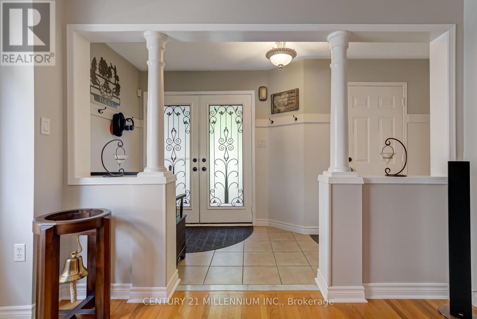 3854 Foxborough Trail, Mississauga, Ontario  L5N 7T9 - Photo 4 - W12375849