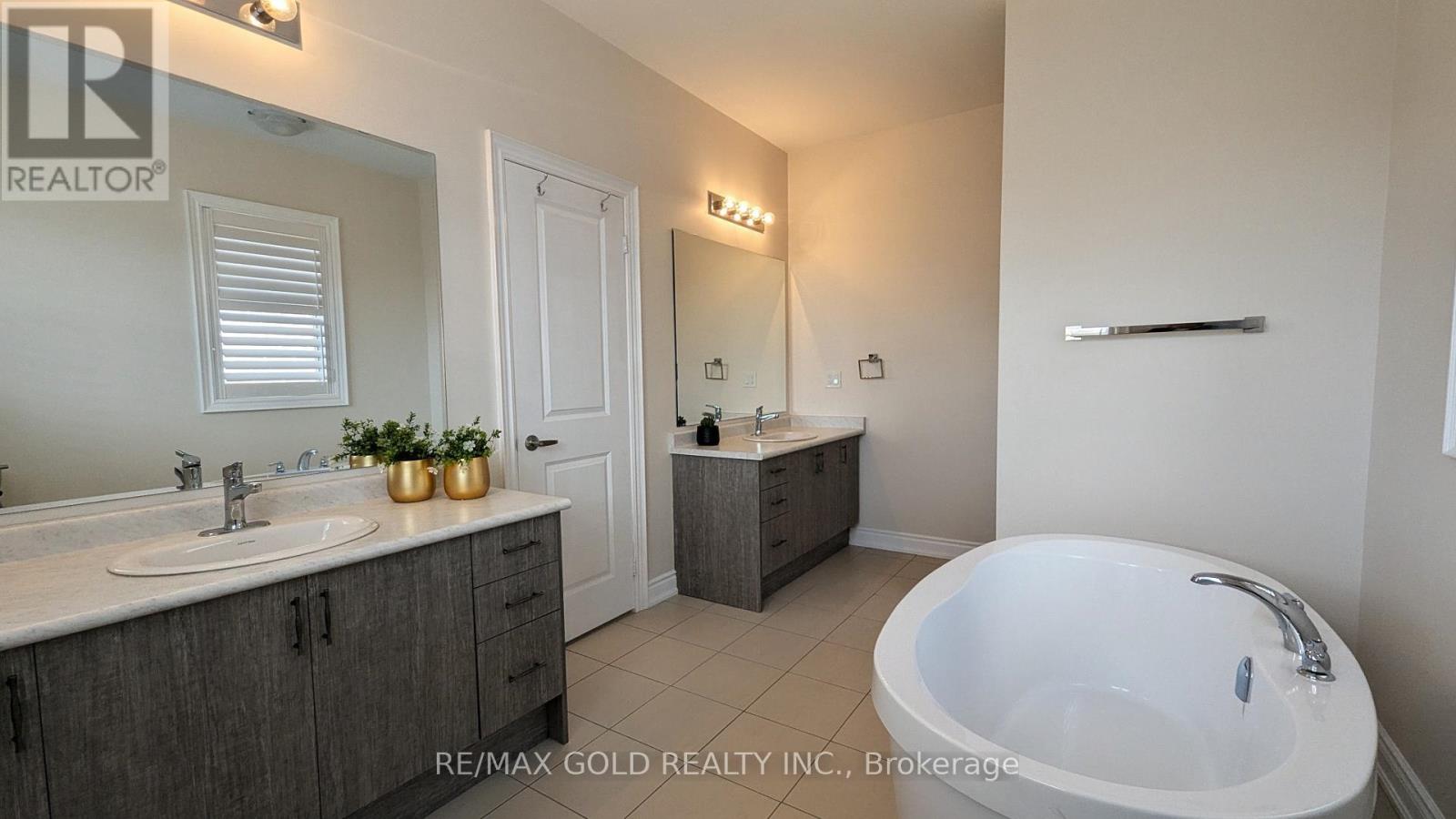66 Granite Ridge Trail, Hamilton, Ontario  L8B 1Y5 - Photo 26 - X12375851