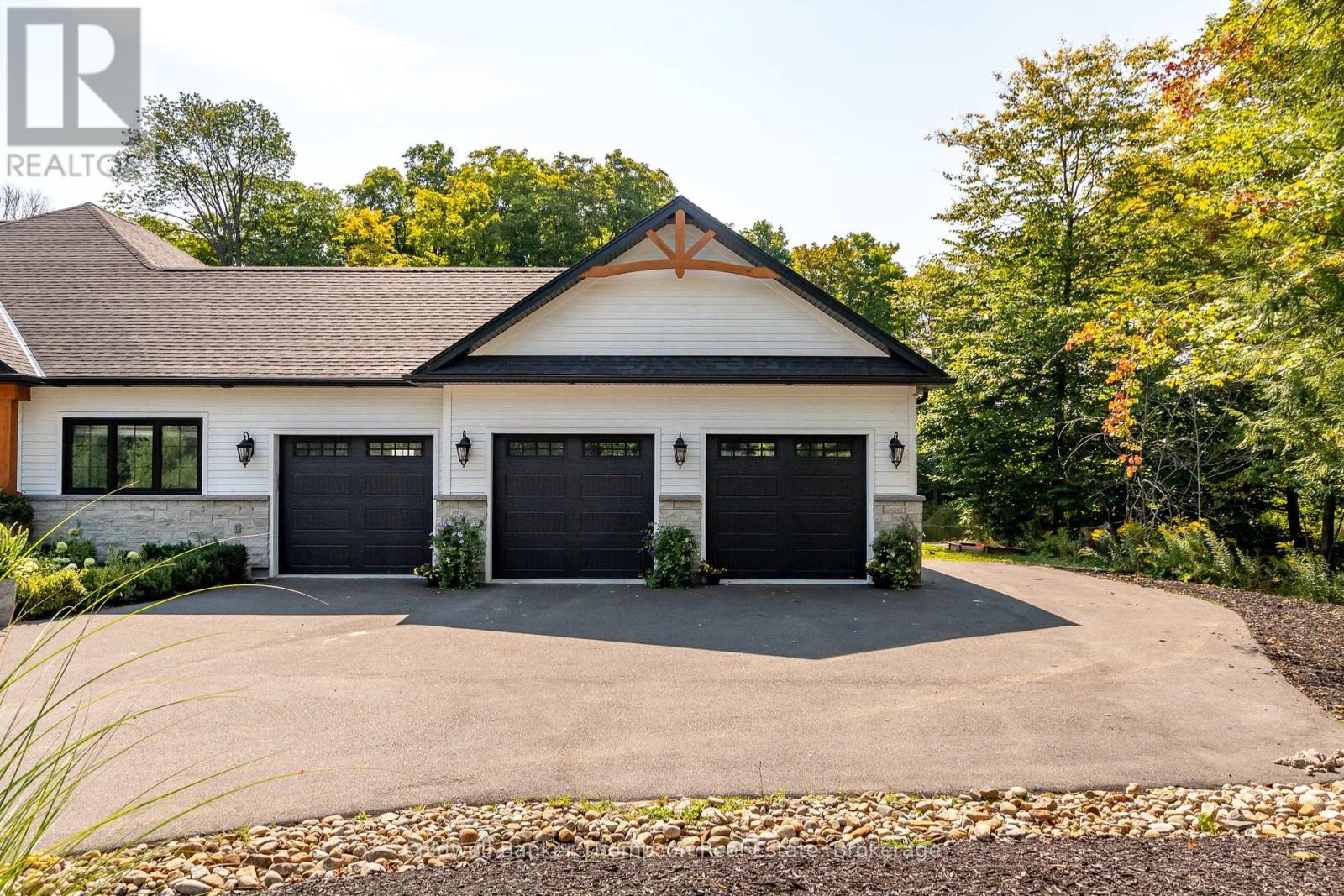 6 Royal Oak Crescent, Huntsville, Ontario  P1H 0A8 - Photo 7 - X12375898