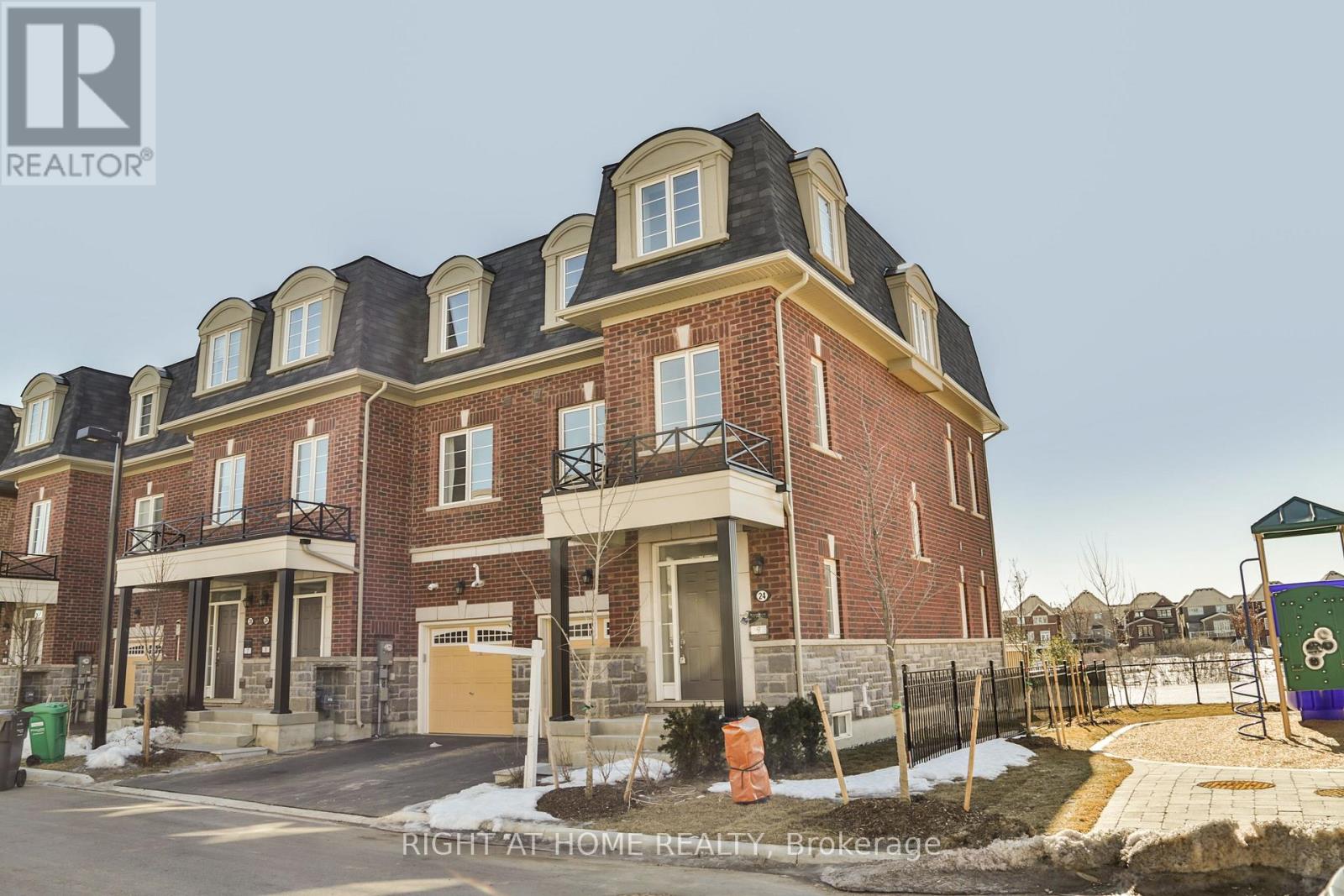 Upper - 24 Pomarine Way, Brampton, Ontario  L6X 5R6 - Photo 3 - W12373859
