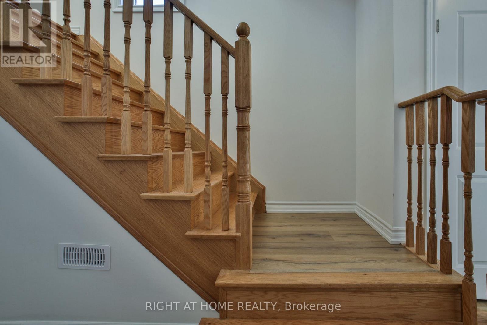 Upper - 24 Pomarine Way, Brampton, Ontario  L6X 5R6 - Photo 9 - W12373859